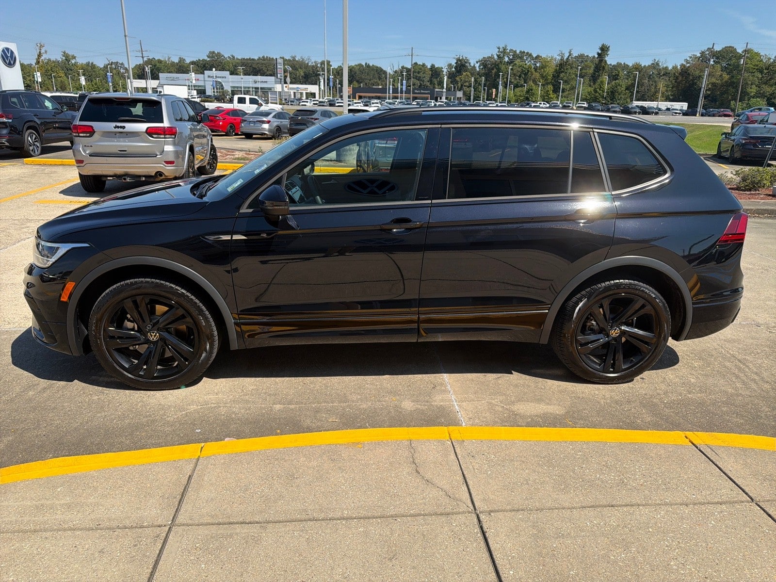 2024 Volkswagen Tiguan SE R-Line Black
