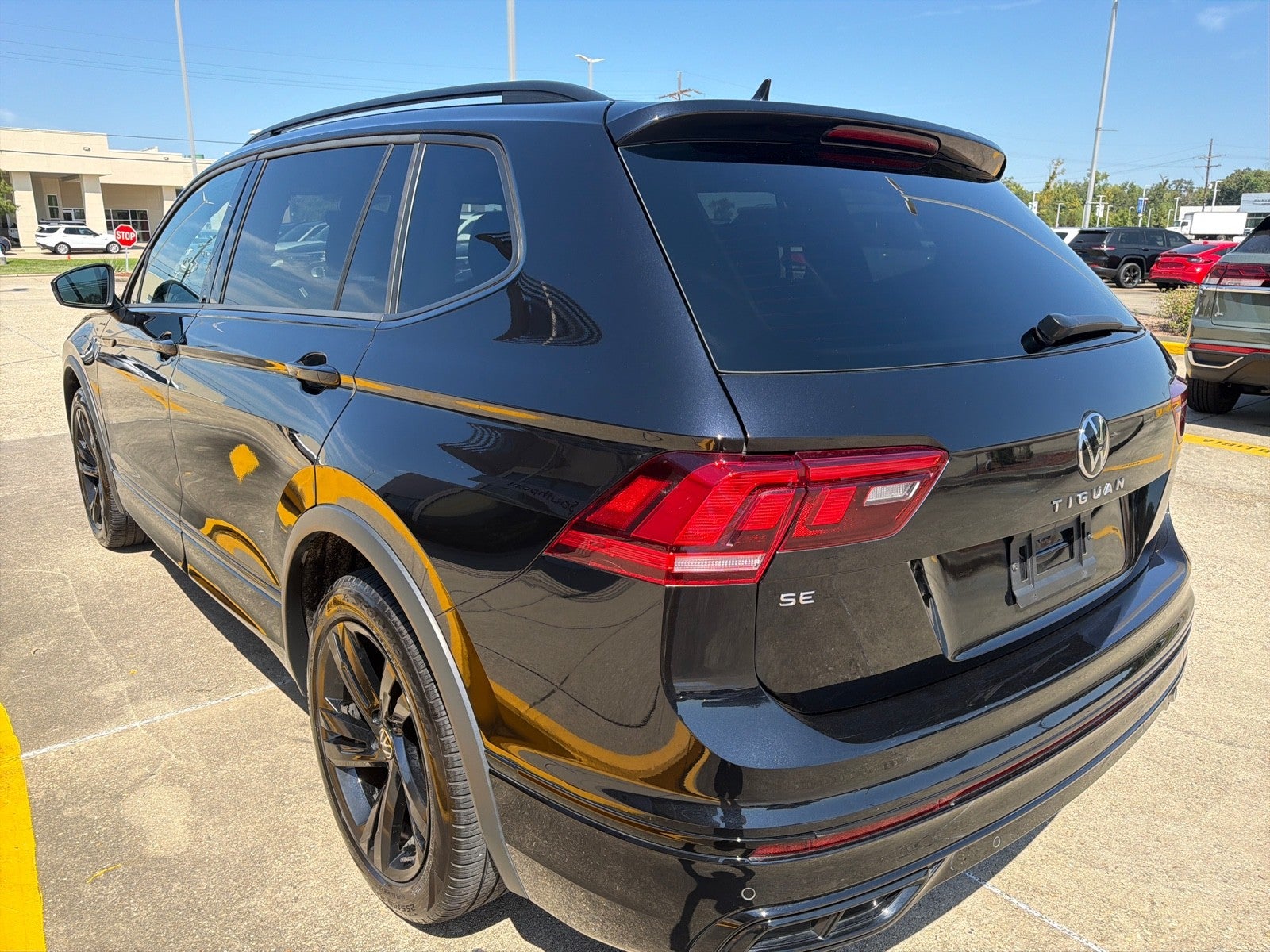 2024 Volkswagen Tiguan SE R-Line Black