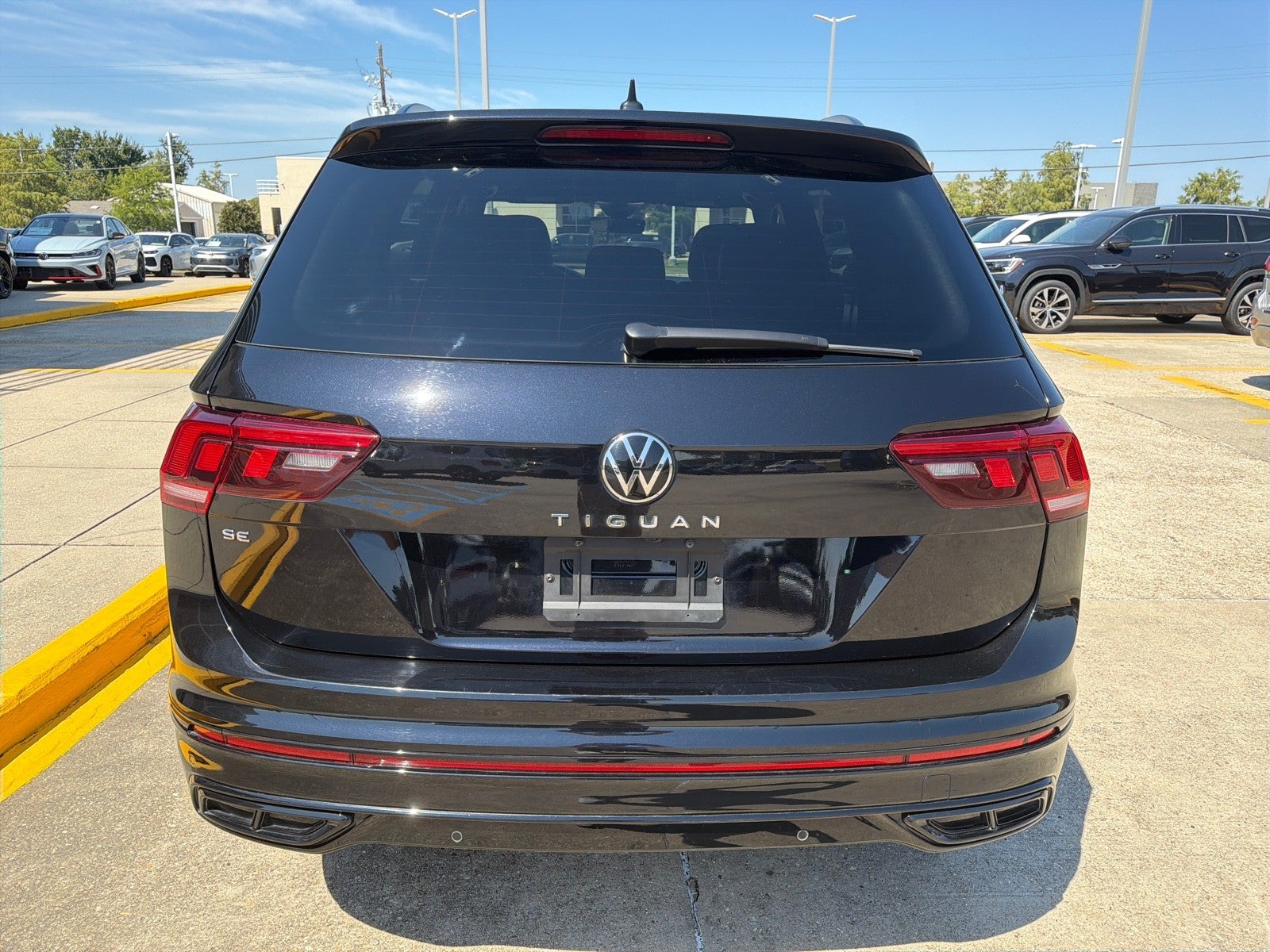2024 Volkswagen Tiguan SE R-Line Black