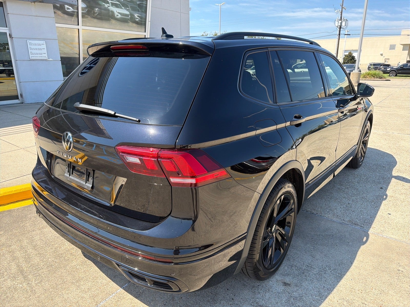 2024 Volkswagen Tiguan SE R-Line Black