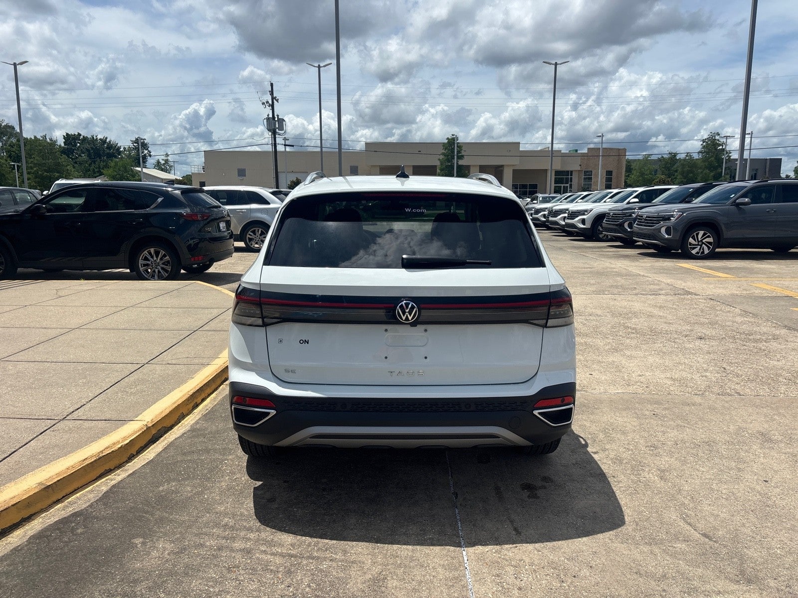 2026 Volkswagen Taos SE