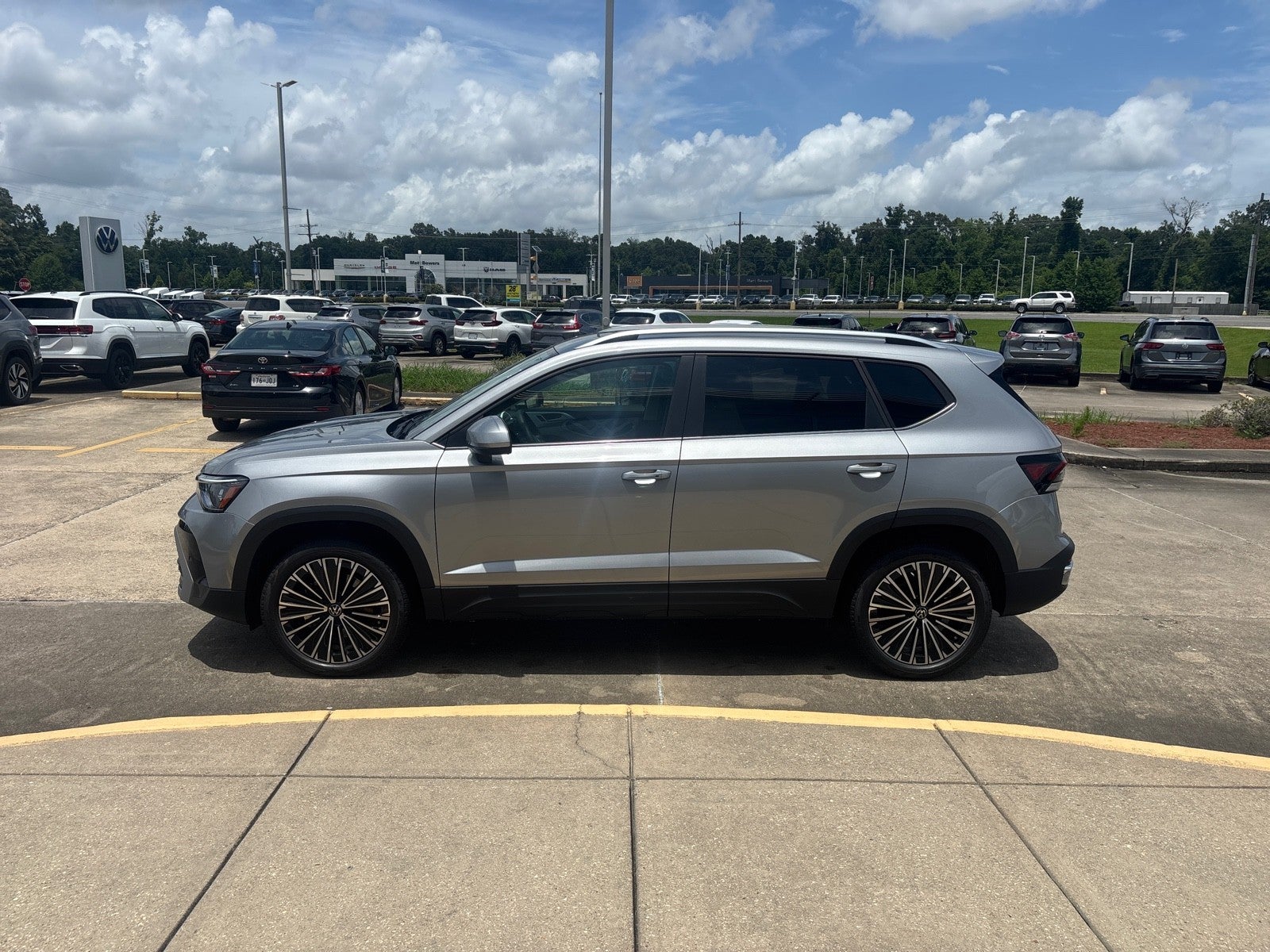 2026 Volkswagen Taos SE