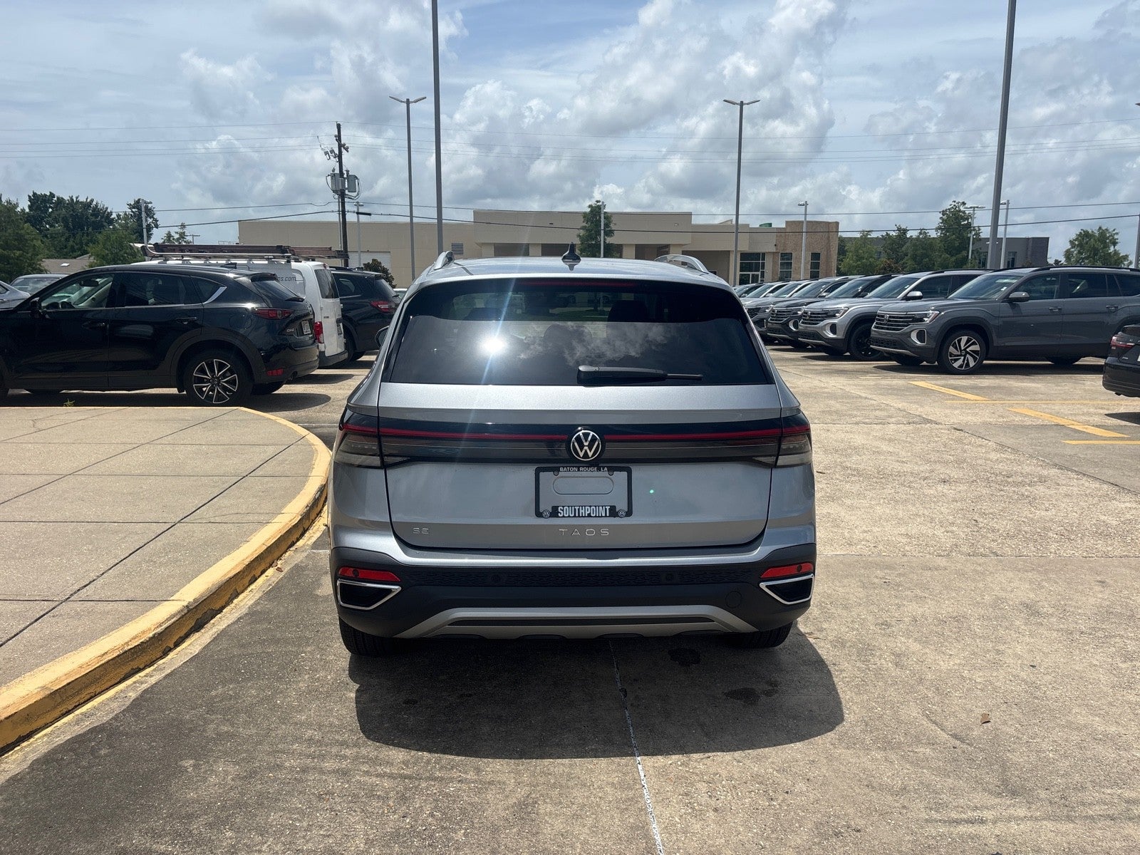 2026 Volkswagen Taos SE