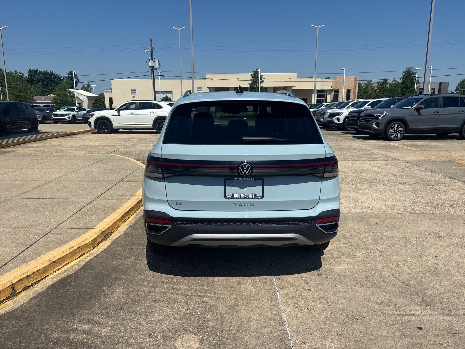 2026 Volkswagen Taos SE