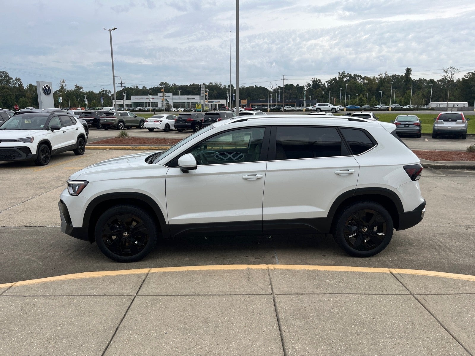 2025 Volkswagen Taos SE