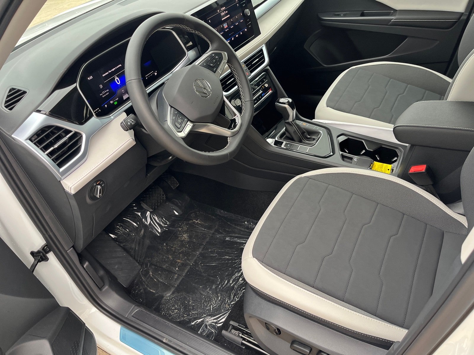 2025 Volkswagen Taos SE