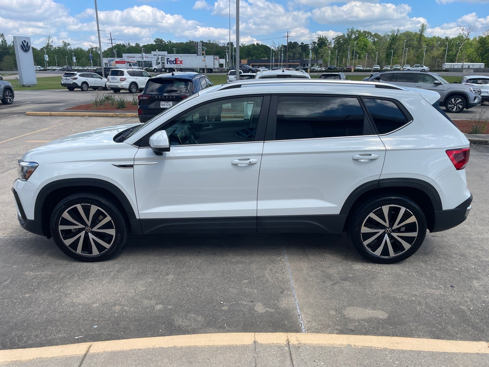 2023 Volkswagen Taos SE