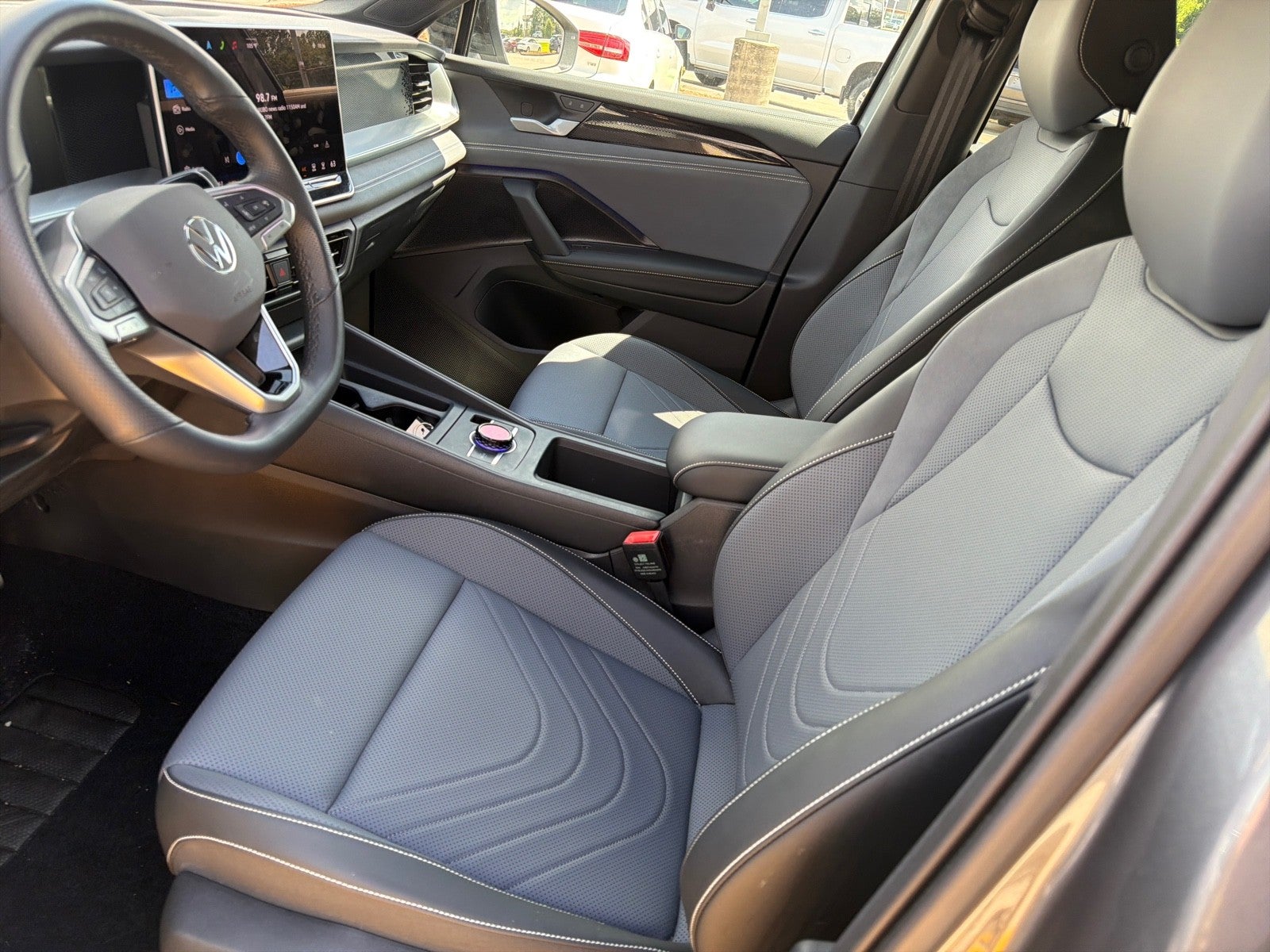 2025 Volkswagen Tiguan SE R-Line Black