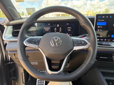 2025 Volkswagen Tiguan SE R-Line Black