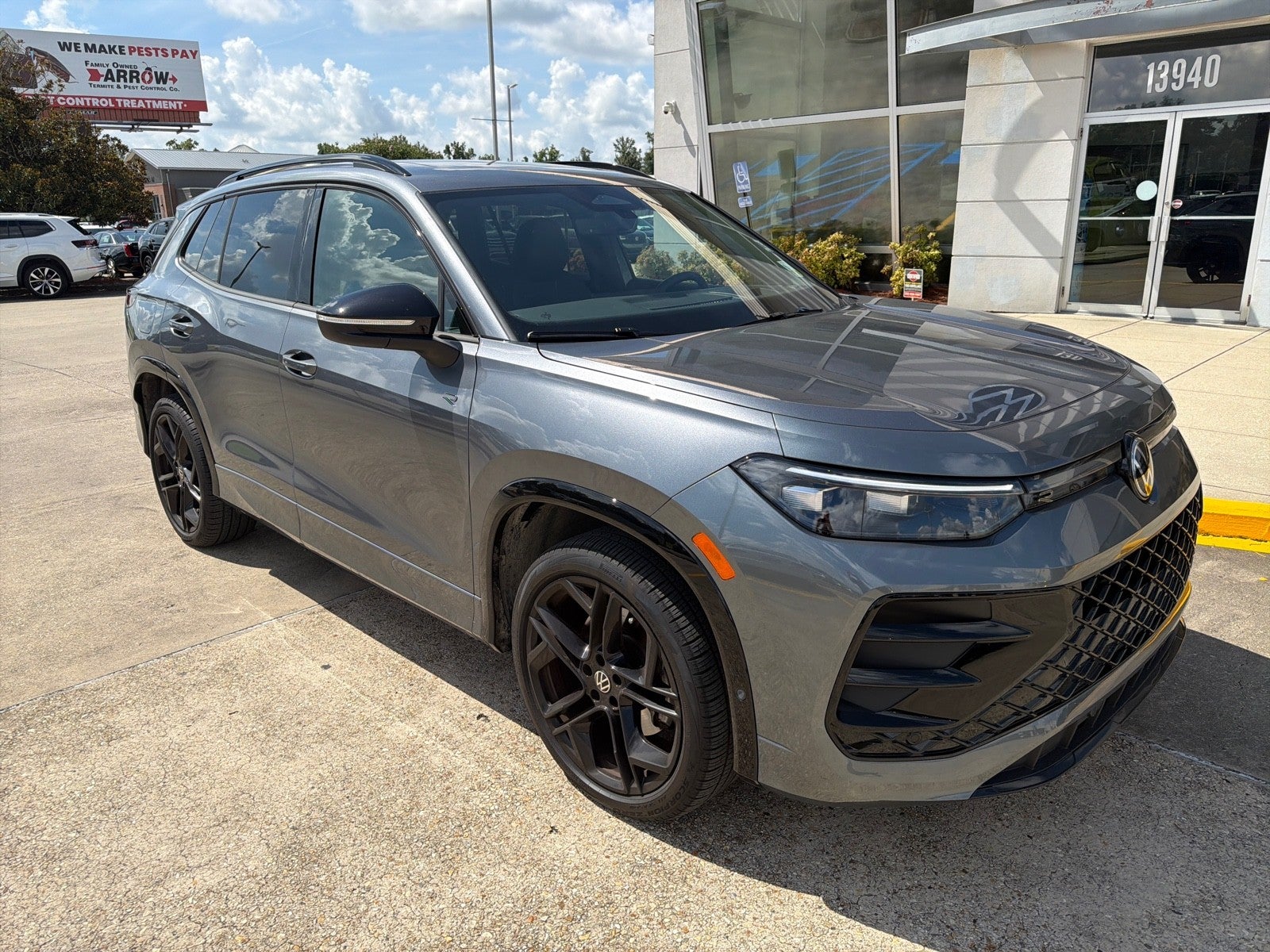 2025 Volkswagen Tiguan SE R-Line Black