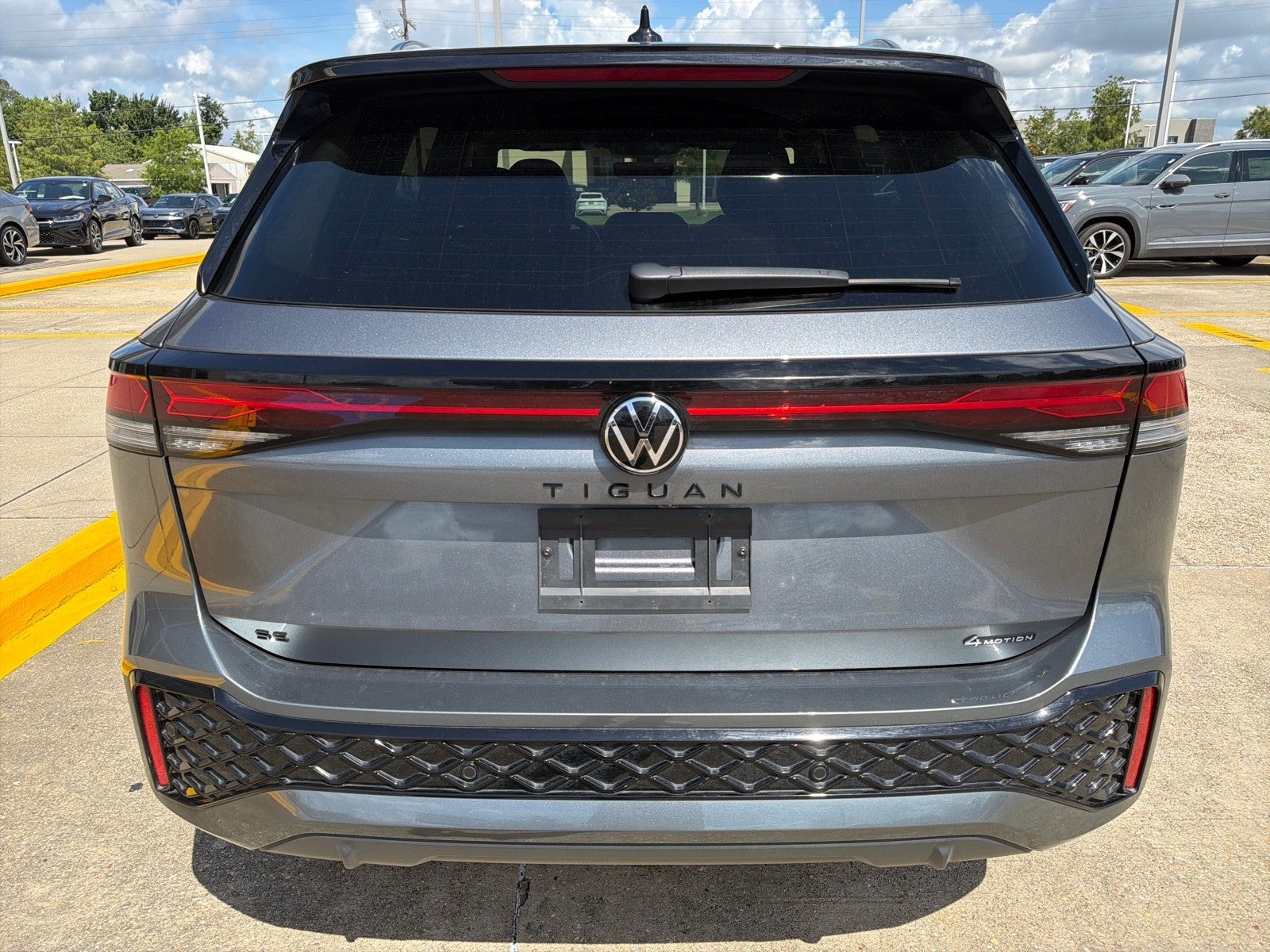 2025 Volkswagen Tiguan SE R-Line Black