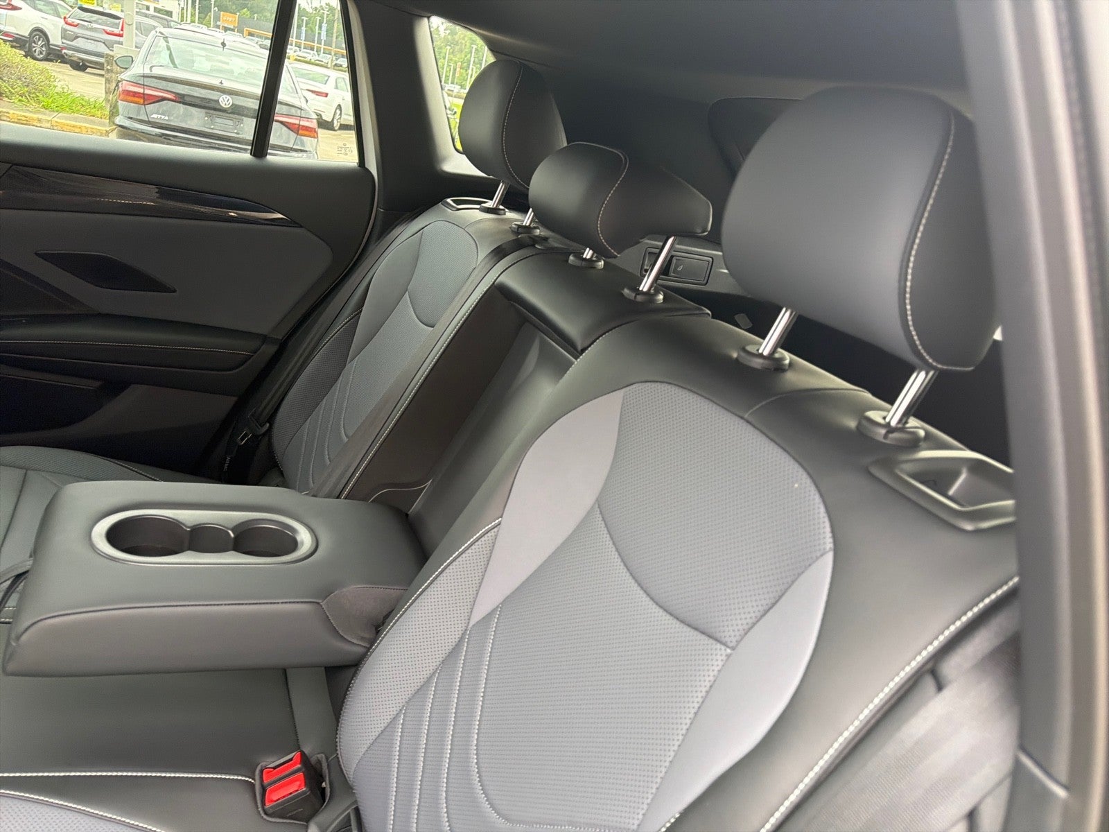 2025 Volkswagen Tiguan SE R-Line Black