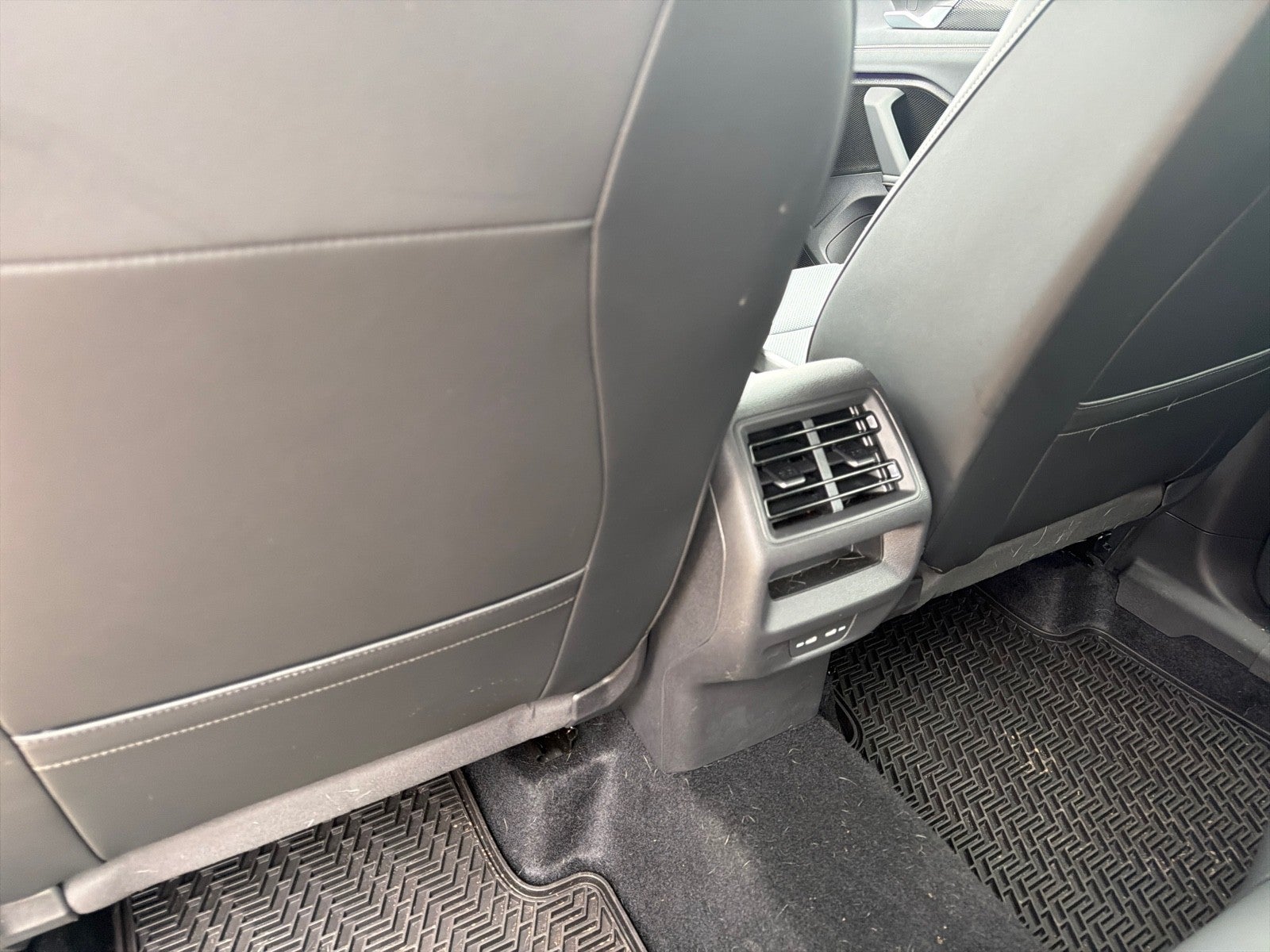2025 Volkswagen Tiguan SE R-Line Black