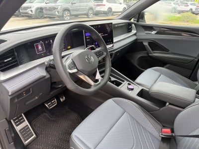 2025 Volkswagen Tiguan SE R-Line Black