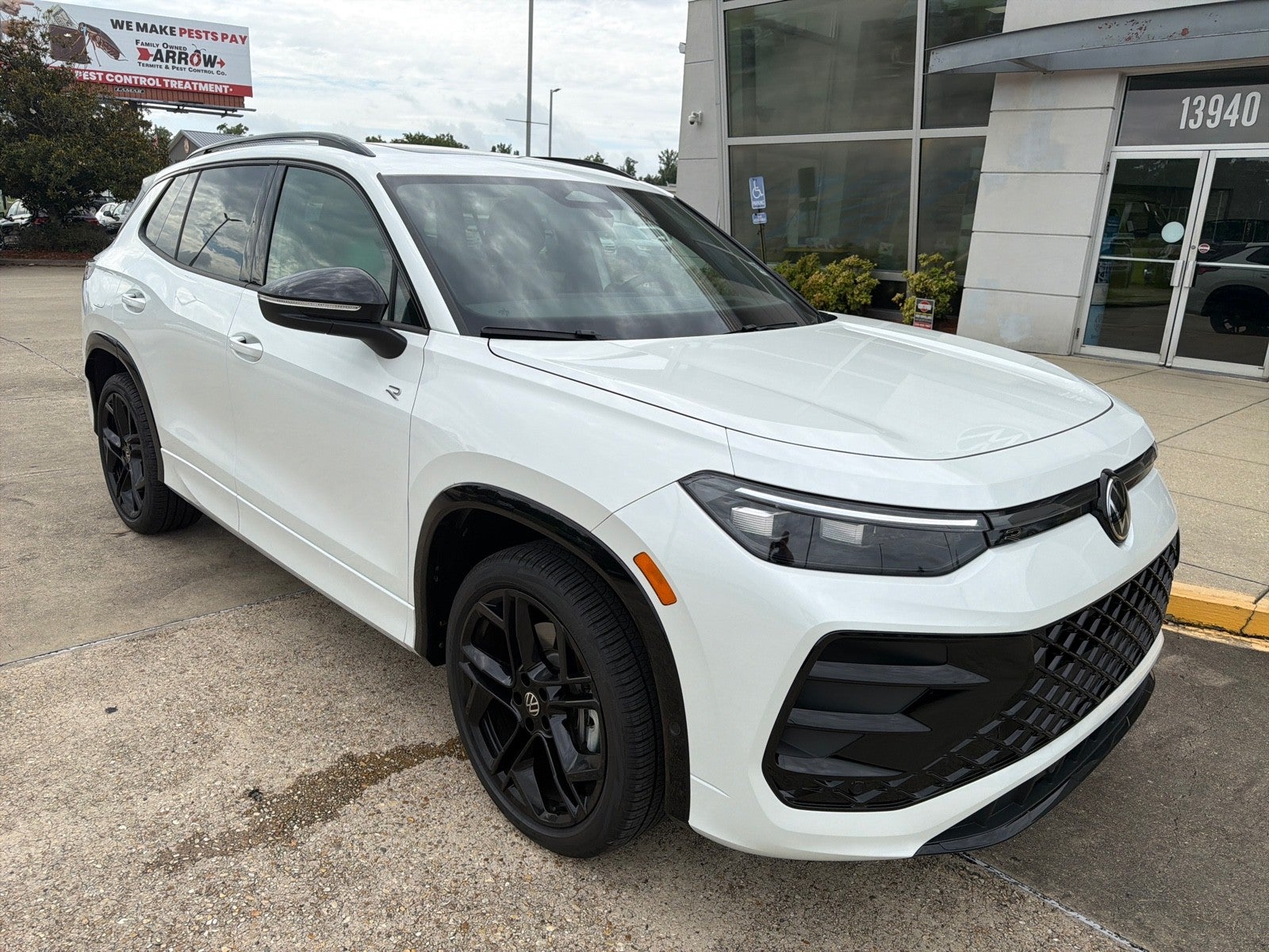 2025 Volkswagen Tiguan SE R-Line Black
