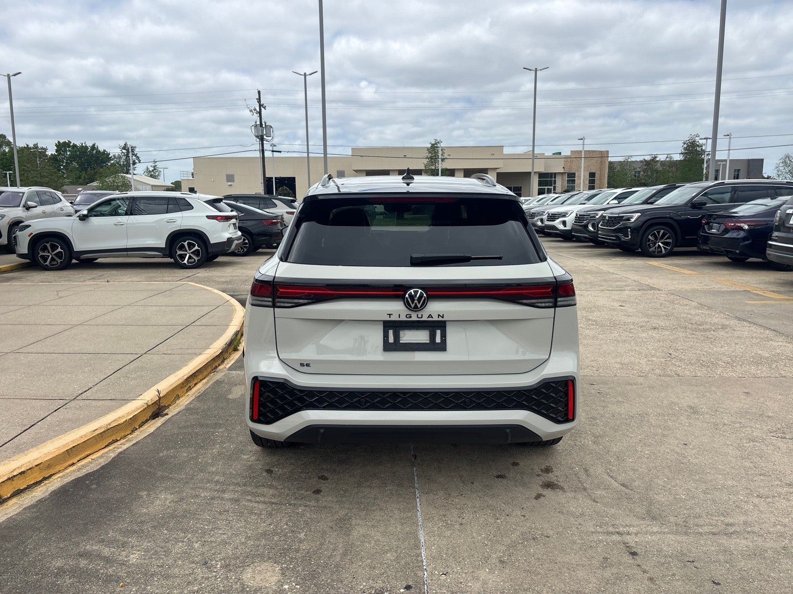 2026 Volkswagen Tiguan SE R-Line Black