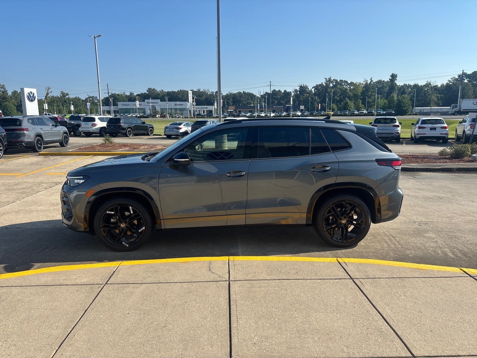 2026 Volkswagen Tiguan SE R-Line Black