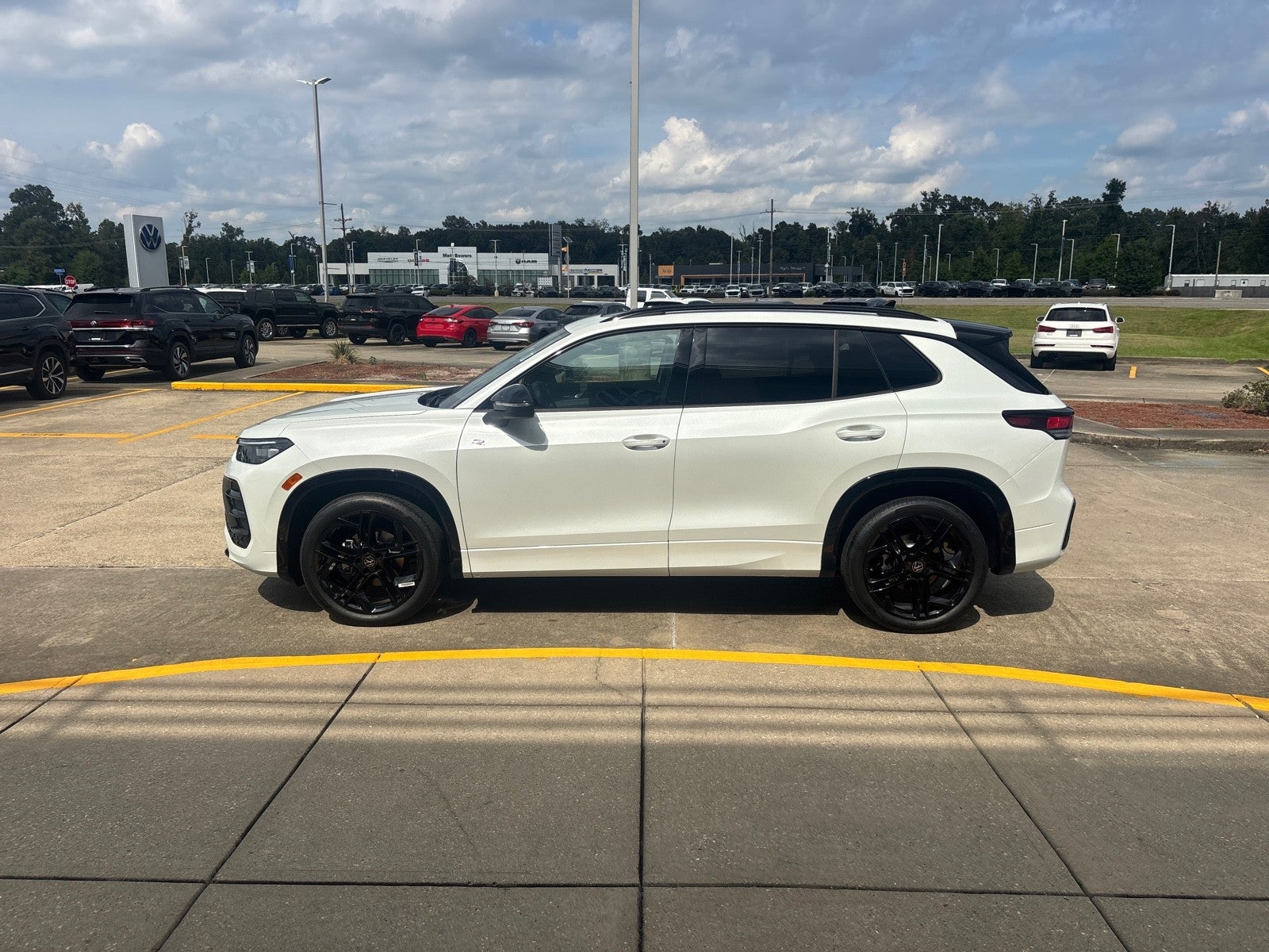 2026 Volkswagen Tiguan SE R-Line Black