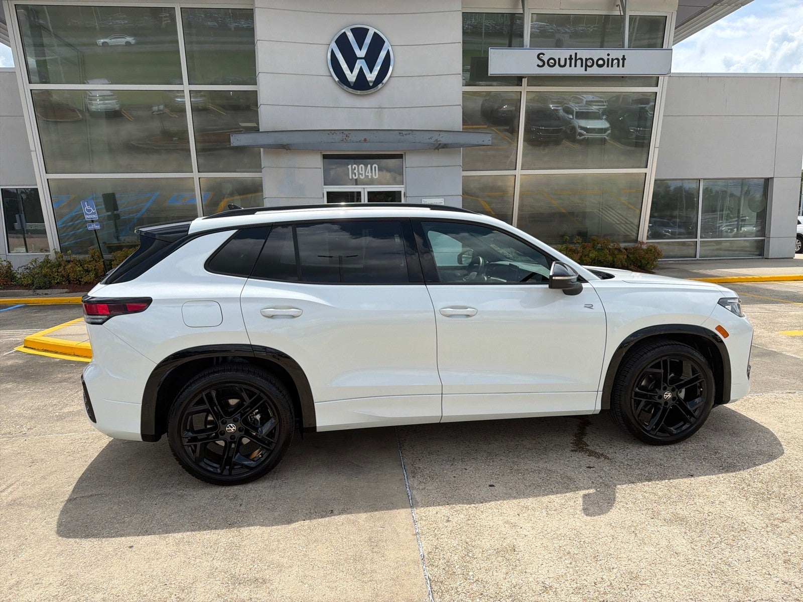 2025 Volkswagen Tiguan SE R-Line Black