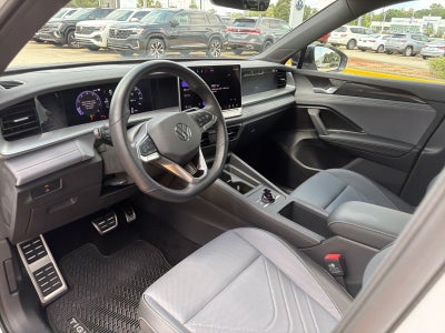 2025 Volkswagen Tiguan SE R-Line Black
