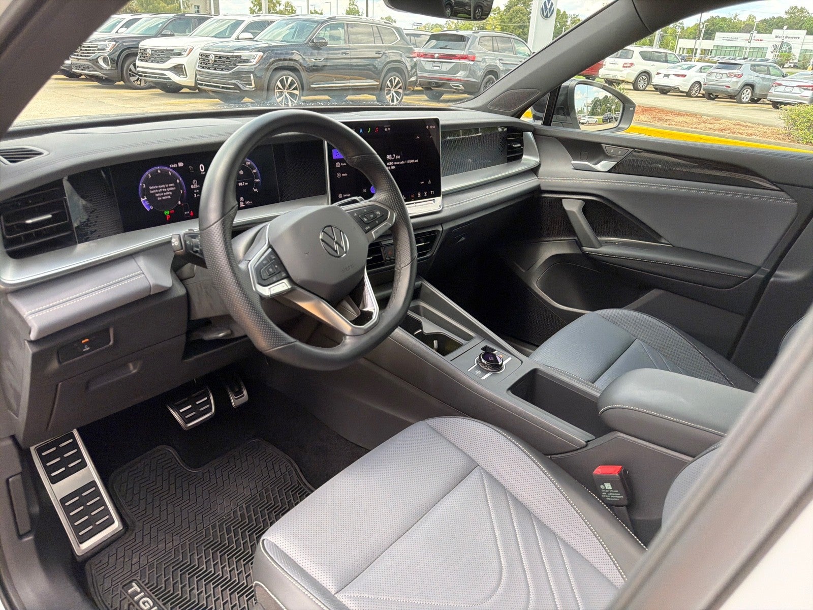 2025 Volkswagen Tiguan SE R-Line Black