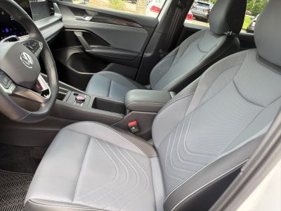 2025 Volkswagen Tiguan SE R-Line Black