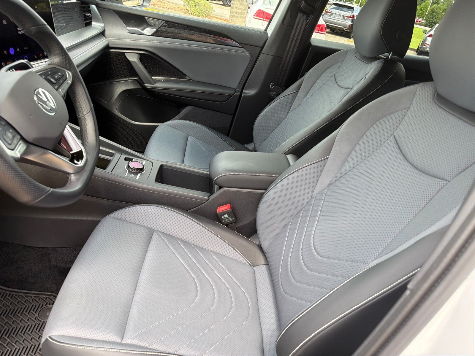 2025 Volkswagen Tiguan SE R-Line Black