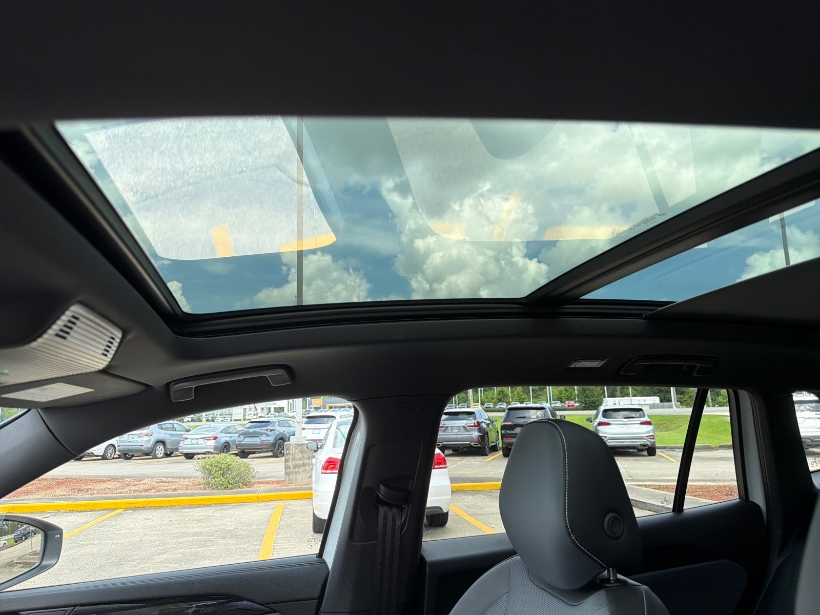 2025 Volkswagen Tiguan SE R-Line Black