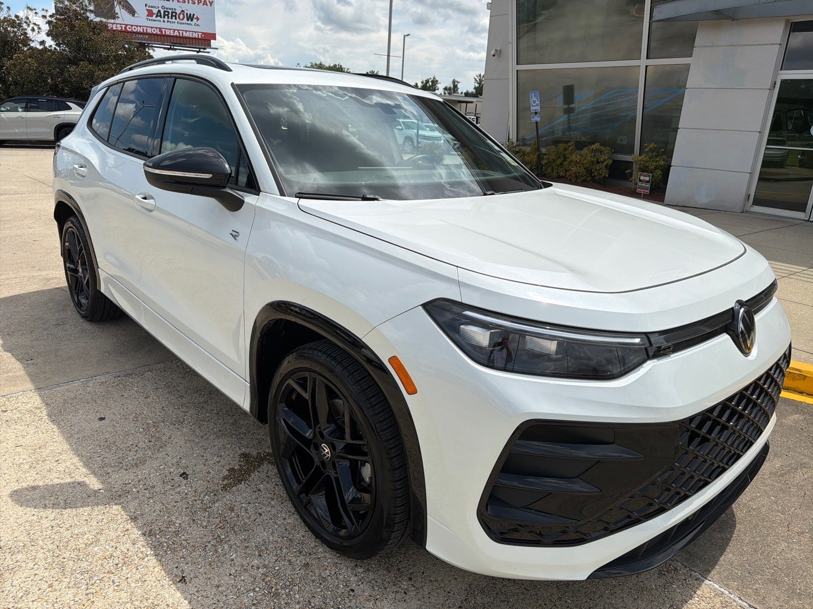 2025 Volkswagen Tiguan SE R-Line Black