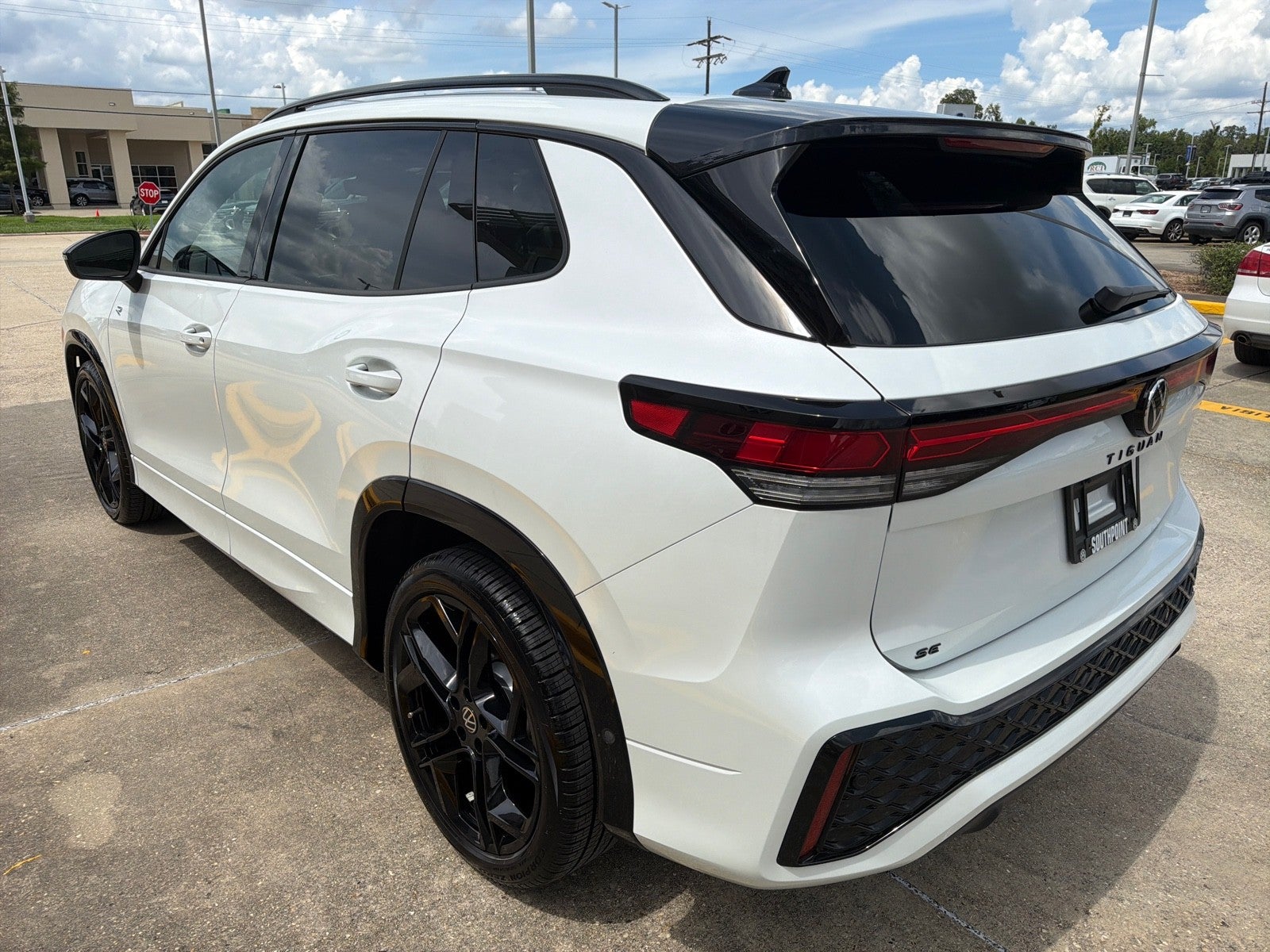2025 Volkswagen Tiguan SE R-Line Black