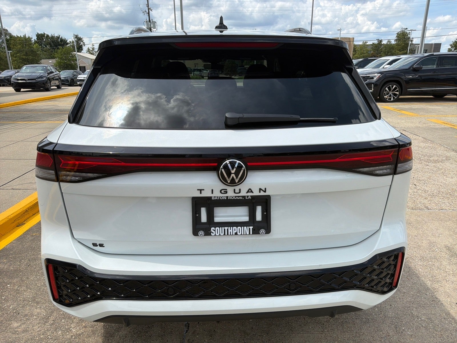 2025 Volkswagen Tiguan SE R-Line Black