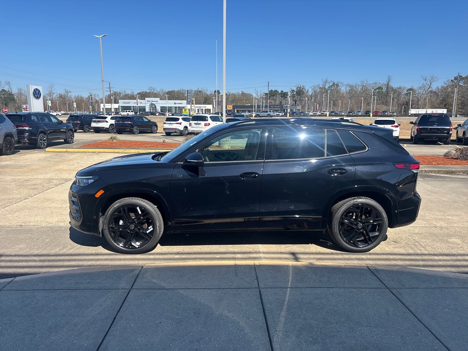 2026 Volkswagen Tiguan SE R-Line Black