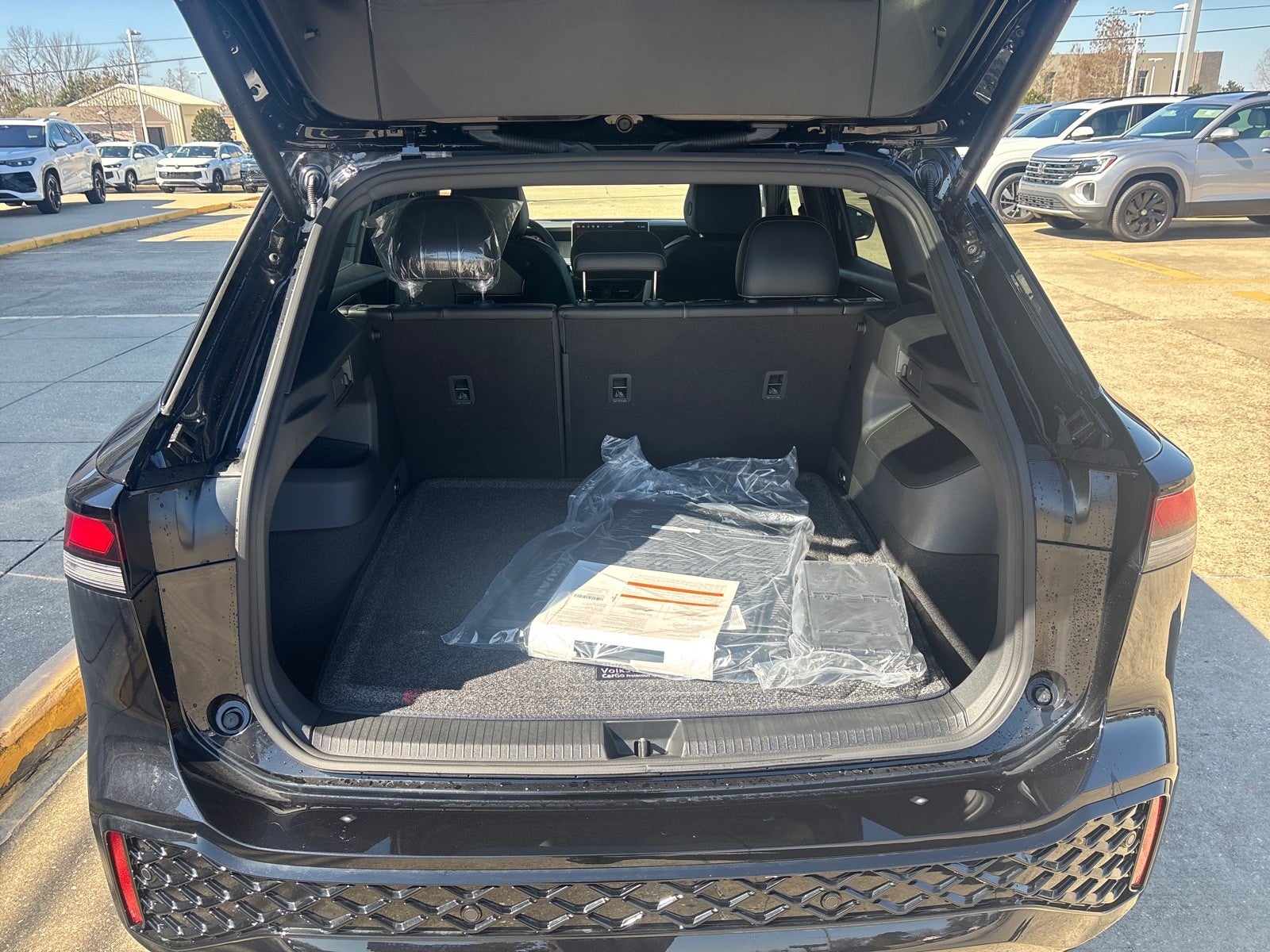 2026 Volkswagen Tiguan SE R-Line Black