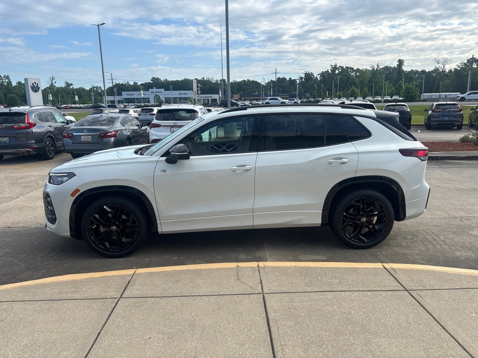 2026 Volkswagen Tiguan SE R-Line Black