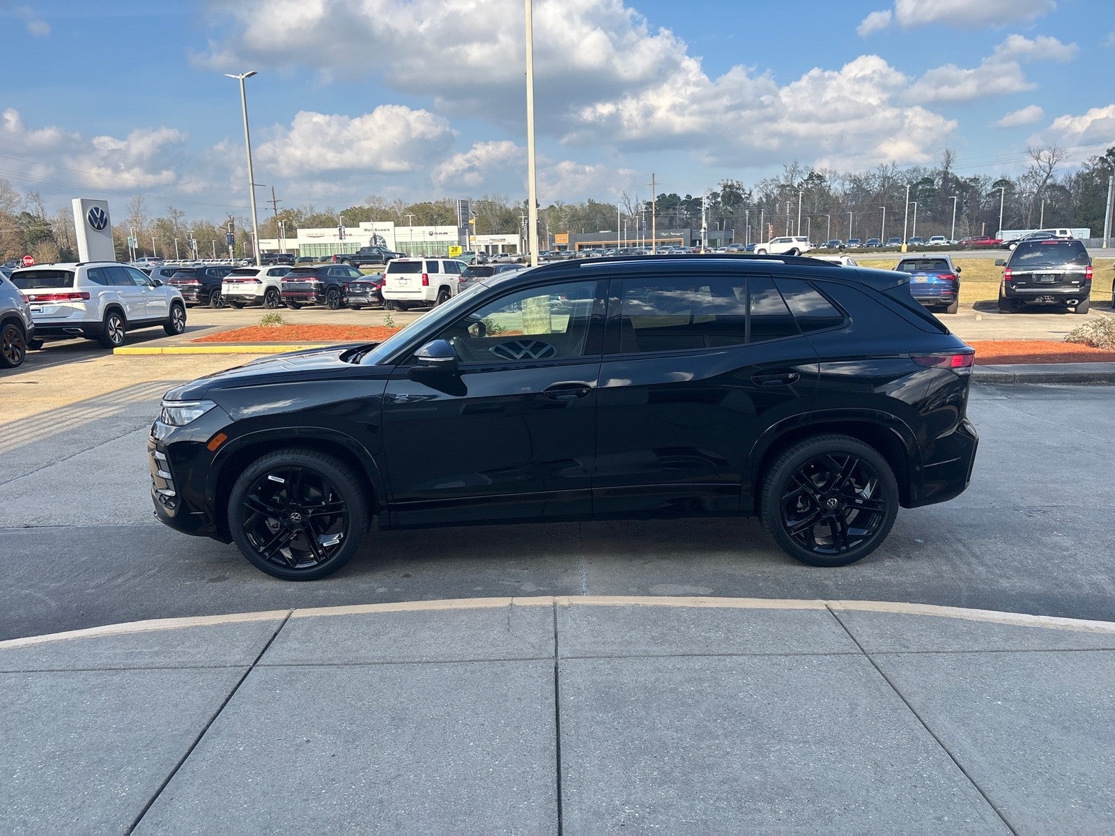 2026 Volkswagen Tiguan SE R-Line Black