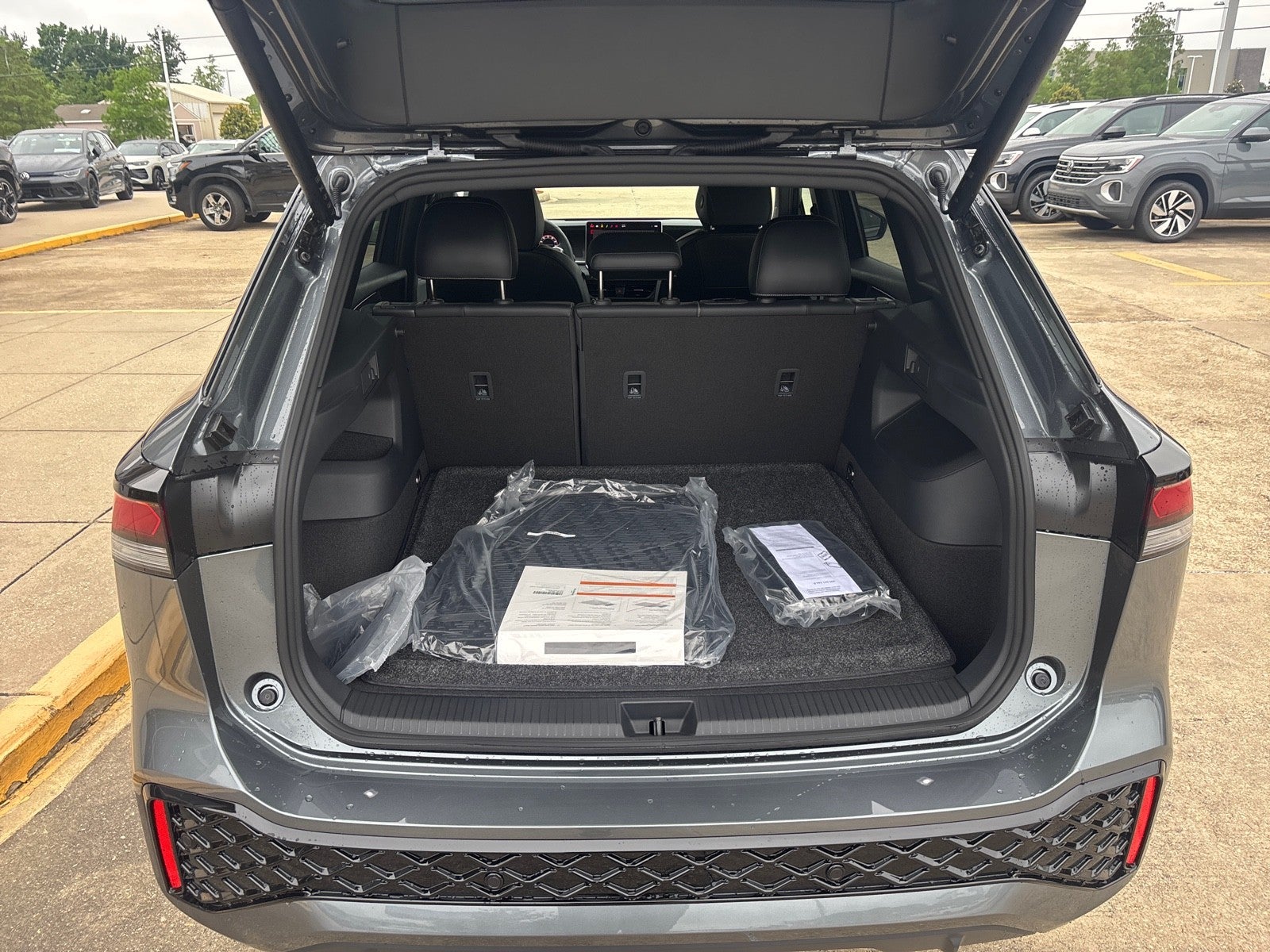 2026 Volkswagen Tiguan SE R-Line Black