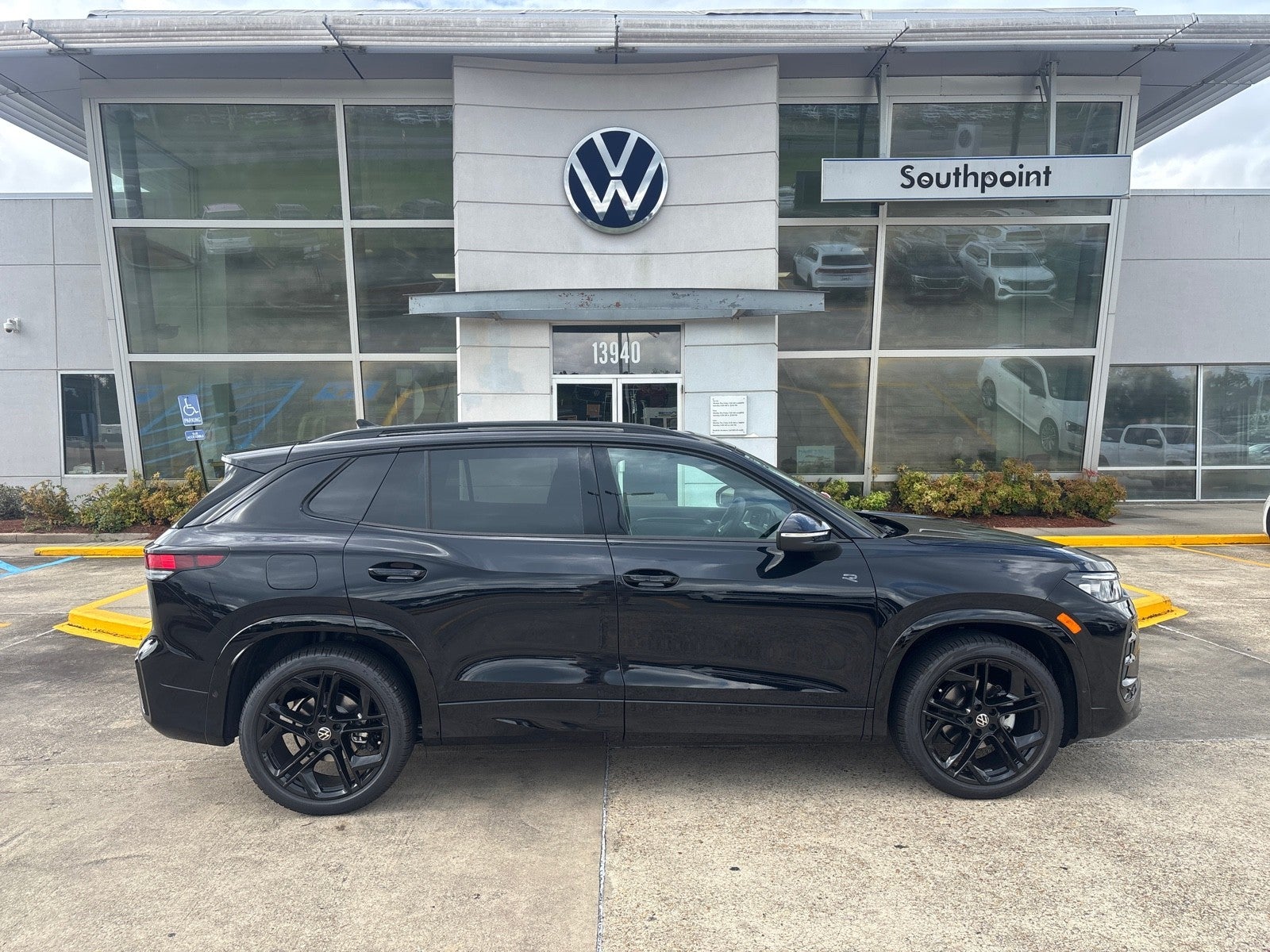2026 Volkswagen Tiguan SE R-Line Black