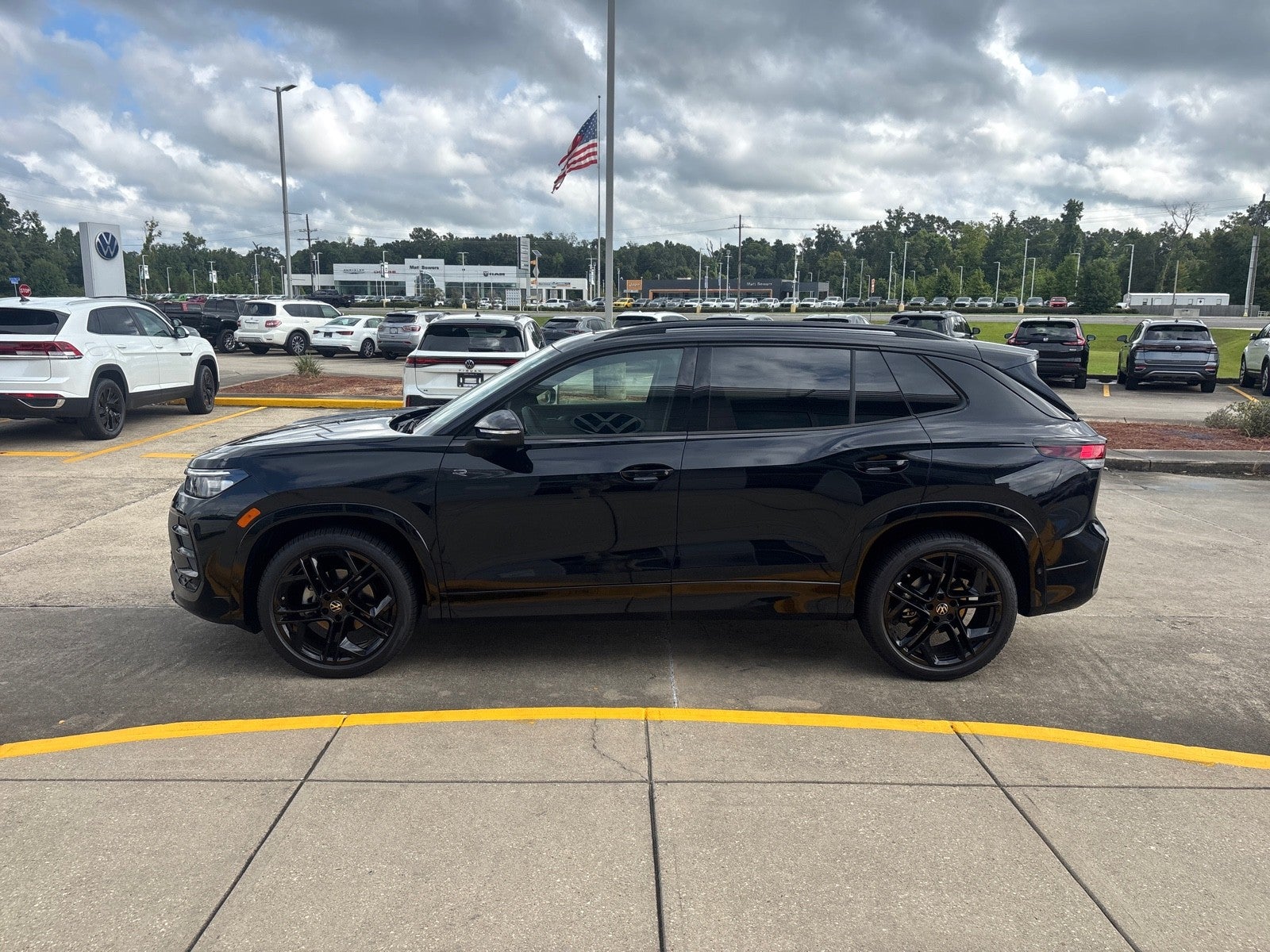 2026 Volkswagen Tiguan SE R-Line Black