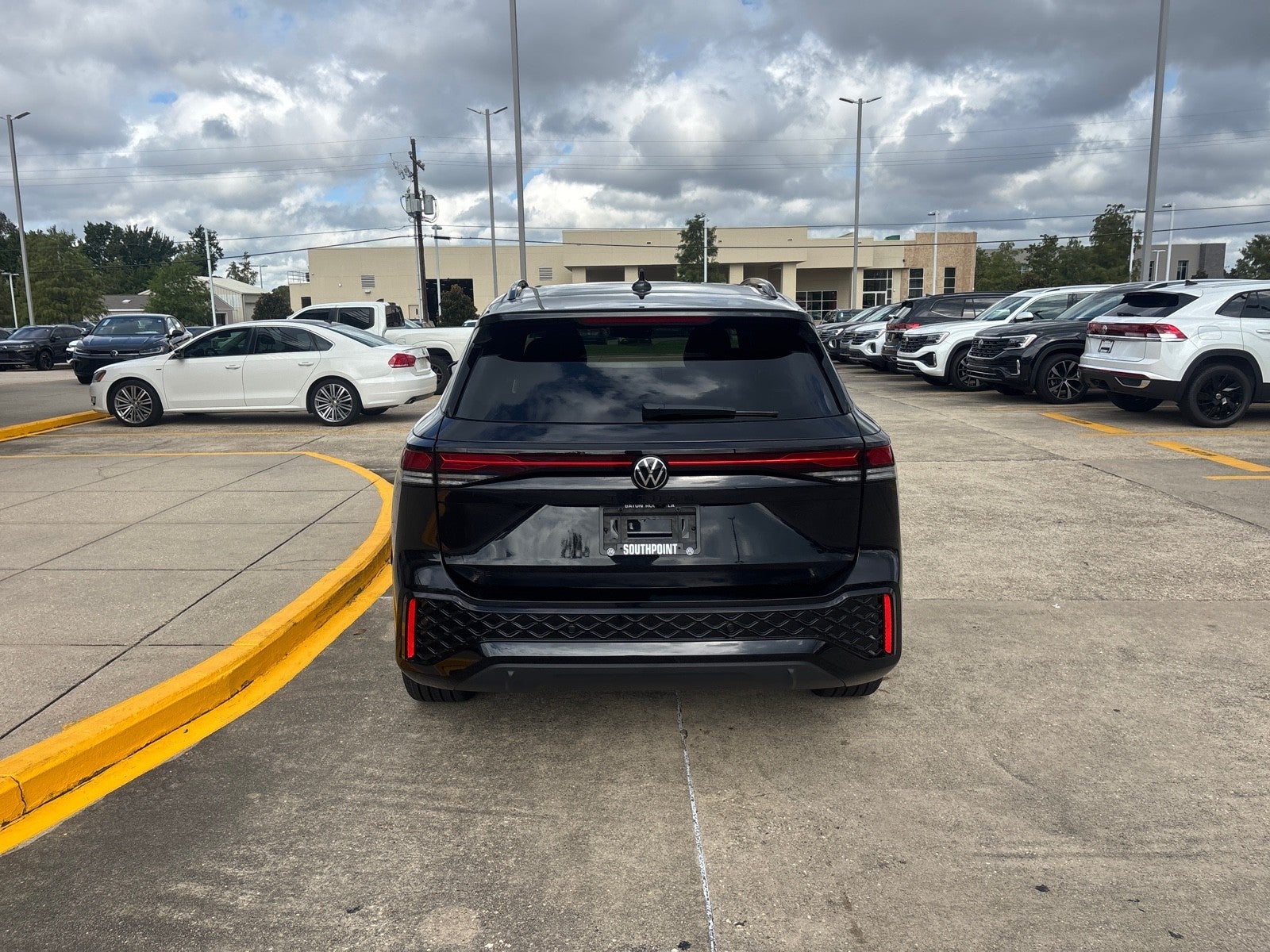 2026 Volkswagen Tiguan SE R-Line Black