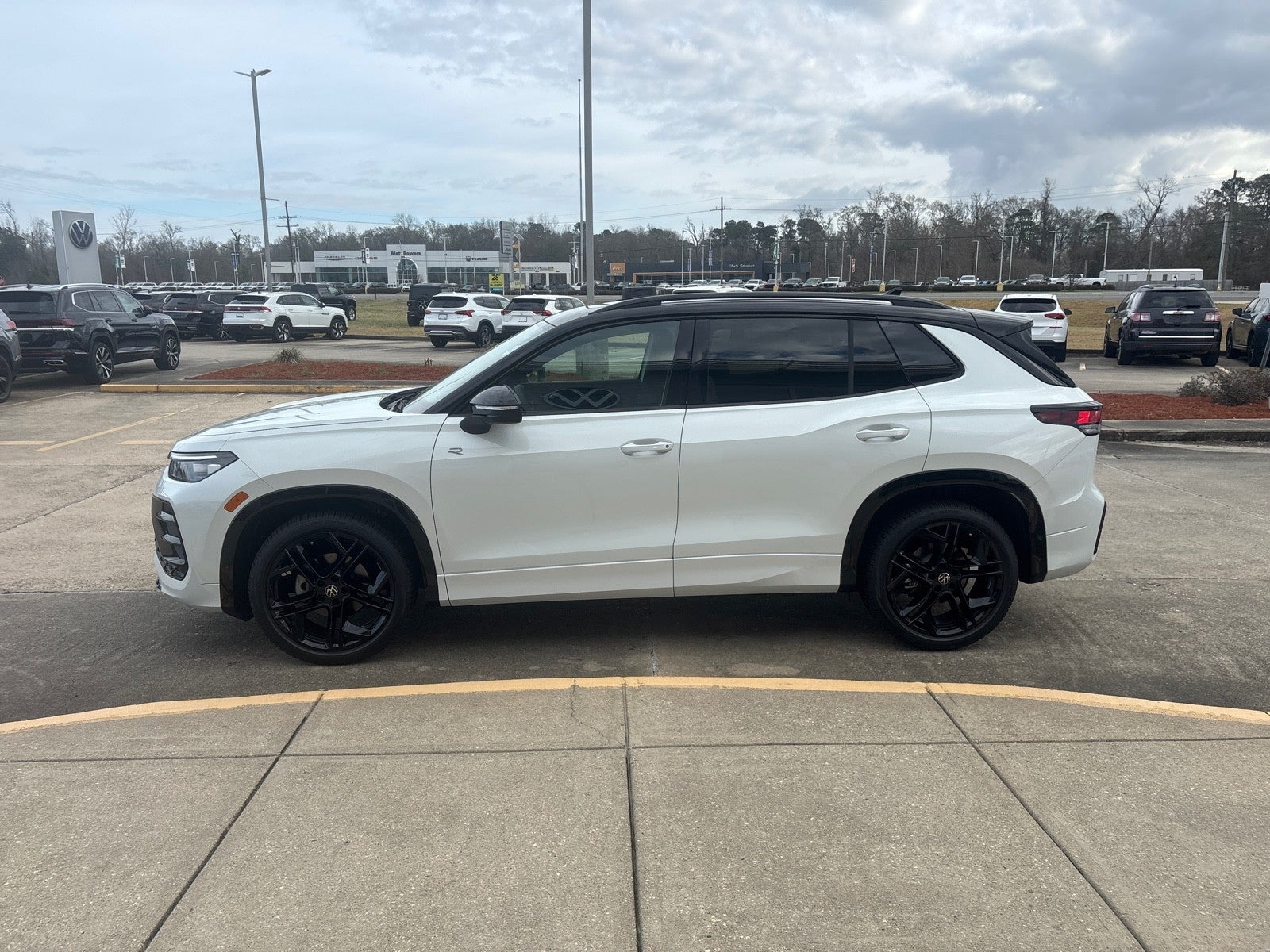 2026 Volkswagen Tiguan SE R-Line Black