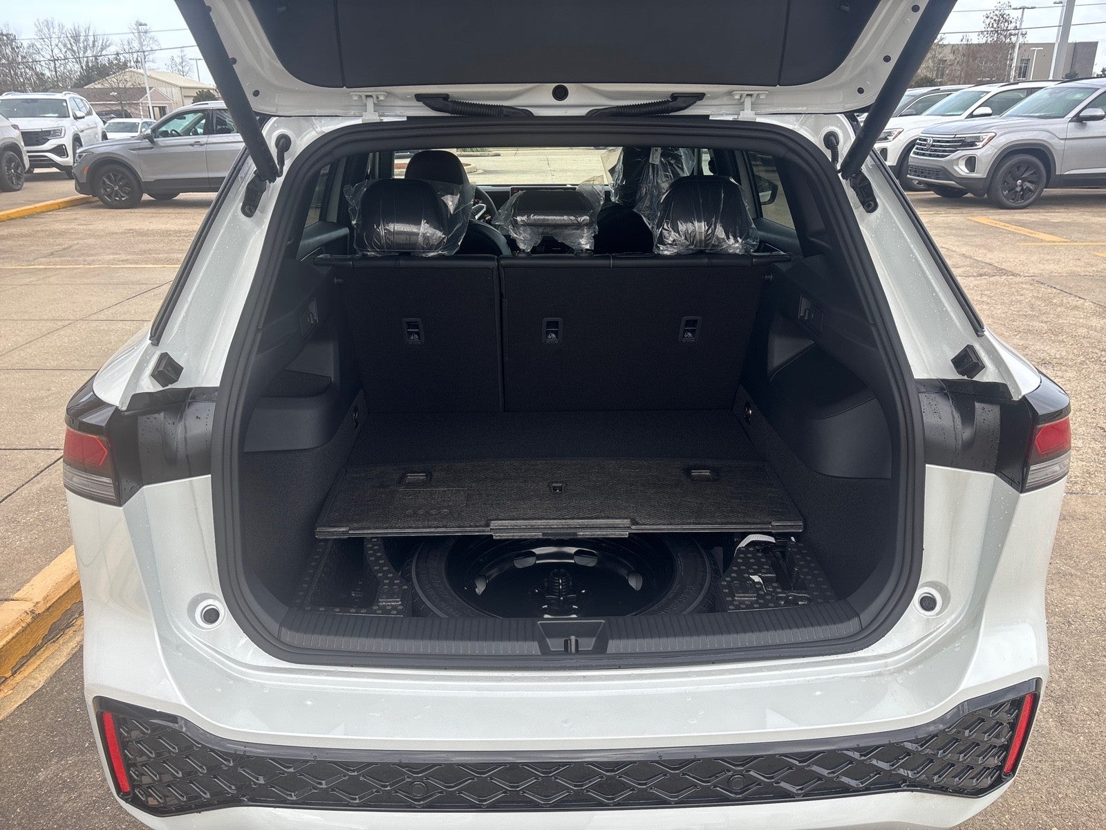 2026 Volkswagen Tiguan SE R-Line Black