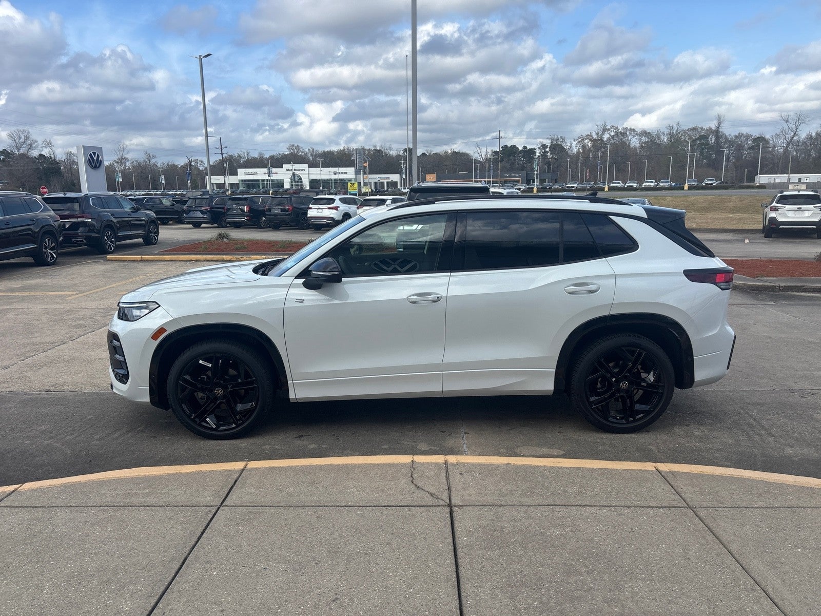 2026 Volkswagen Tiguan SE R-Line Black
