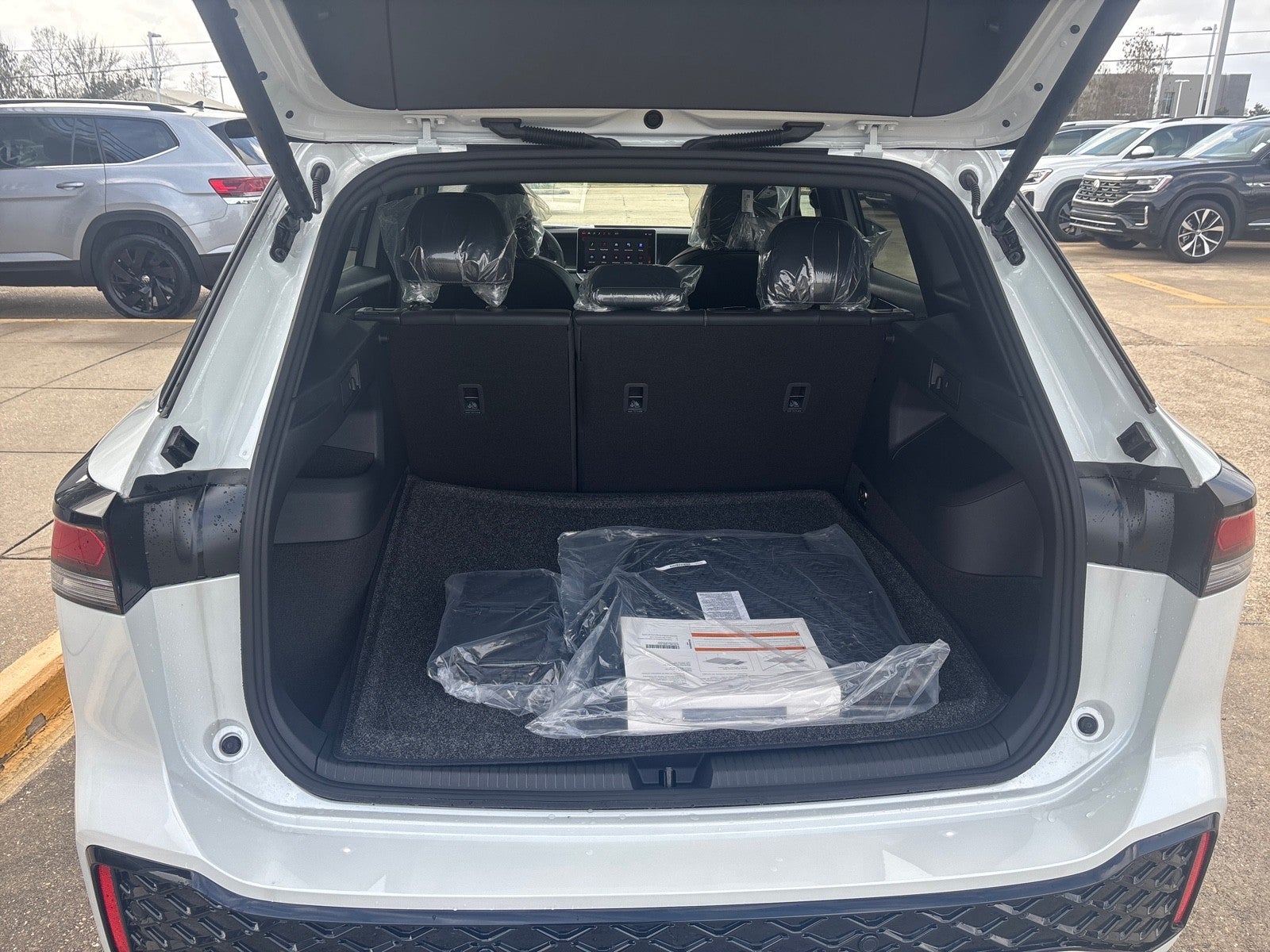 2026 Volkswagen Tiguan SE R-Line Black