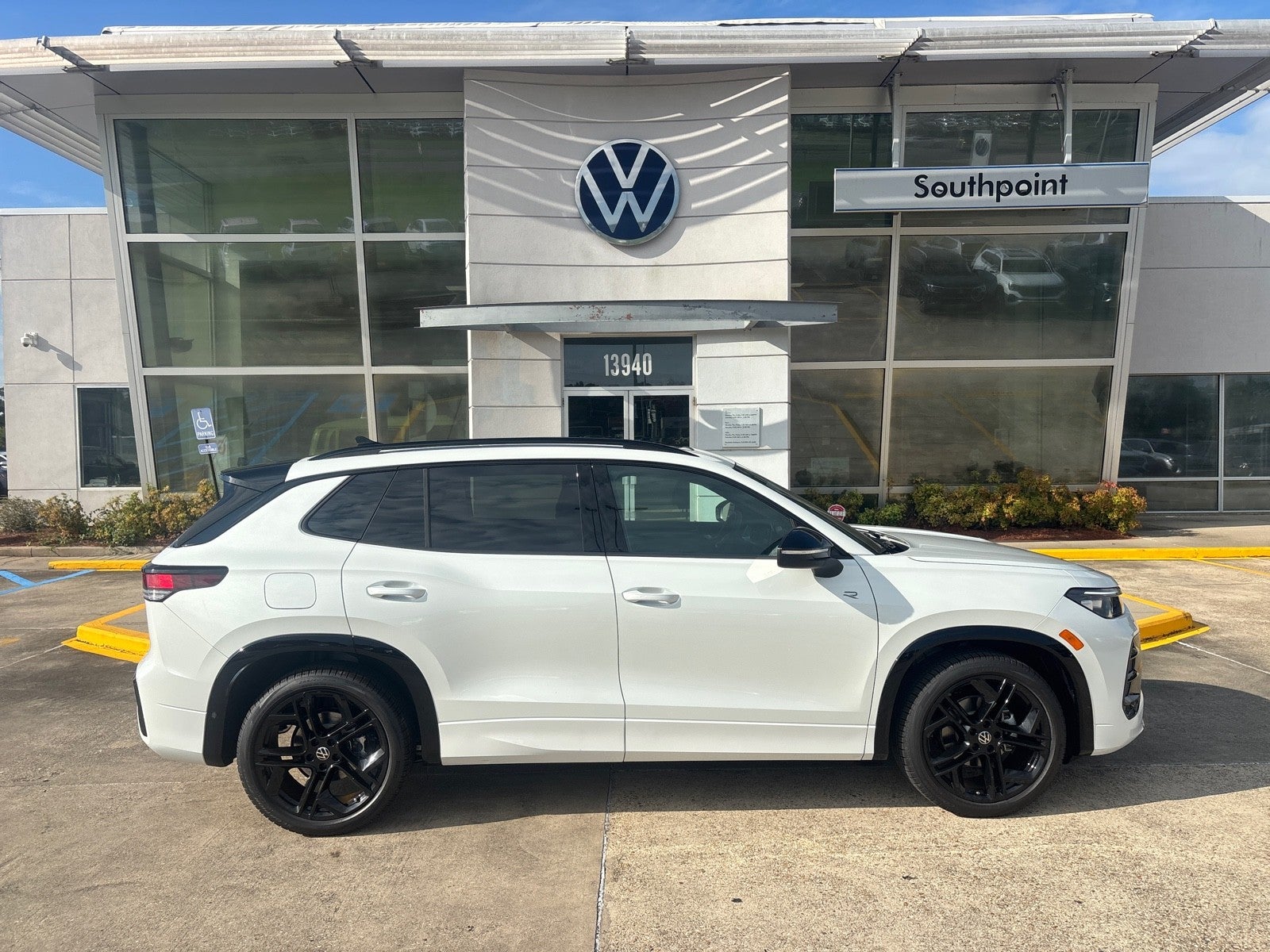 2026 Volkswagen Tiguan SE R-Line Black