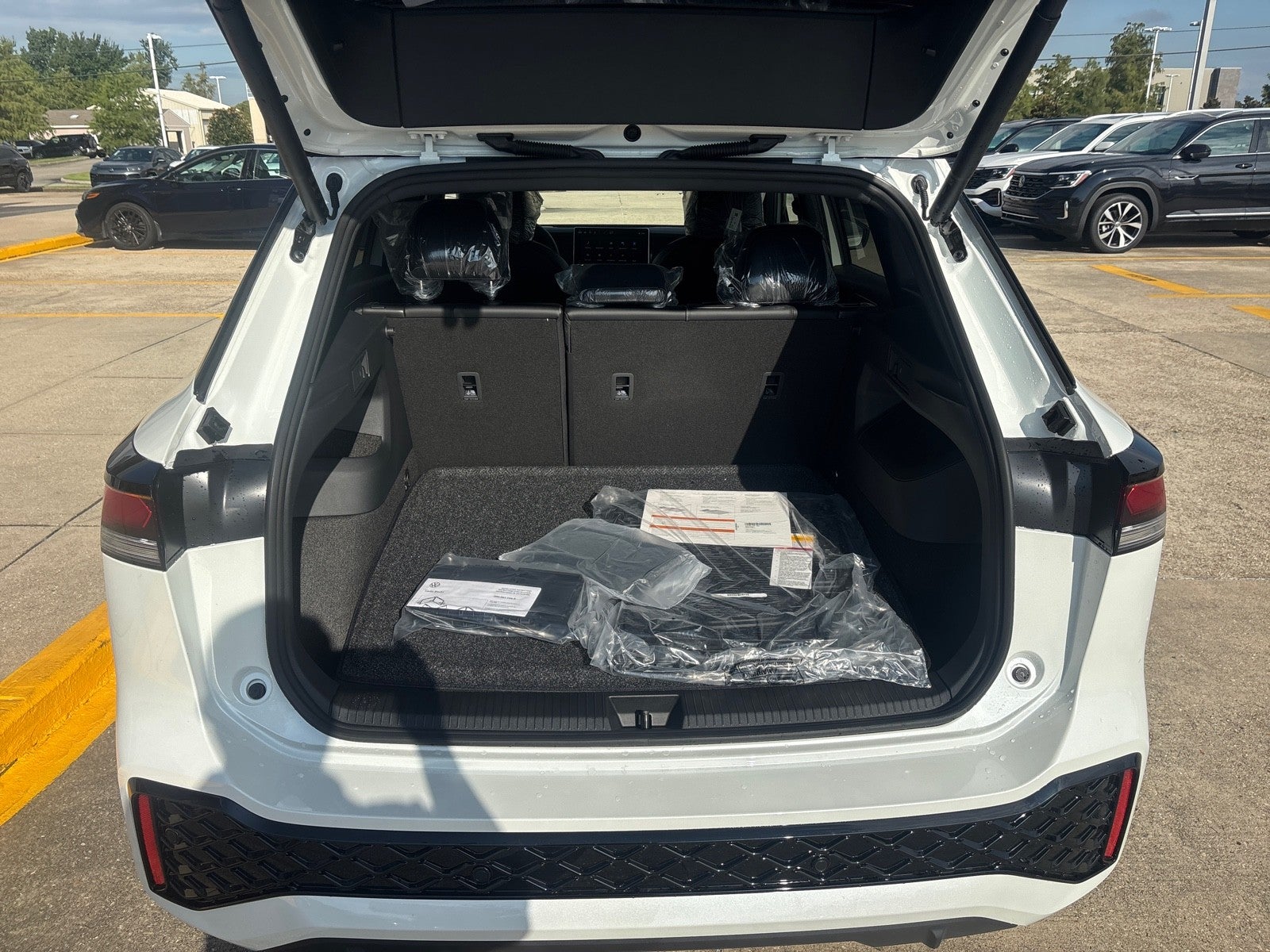 2026 Volkswagen Tiguan SE R-Line Black