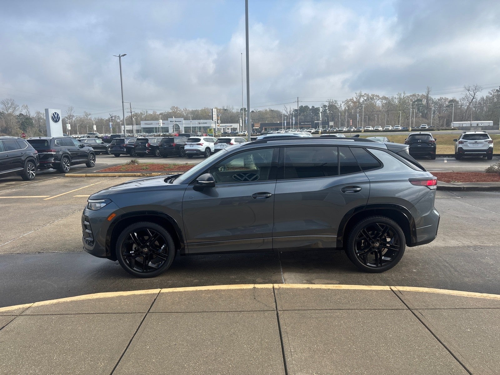 2026 Volkswagen Tiguan SE R-Line Black