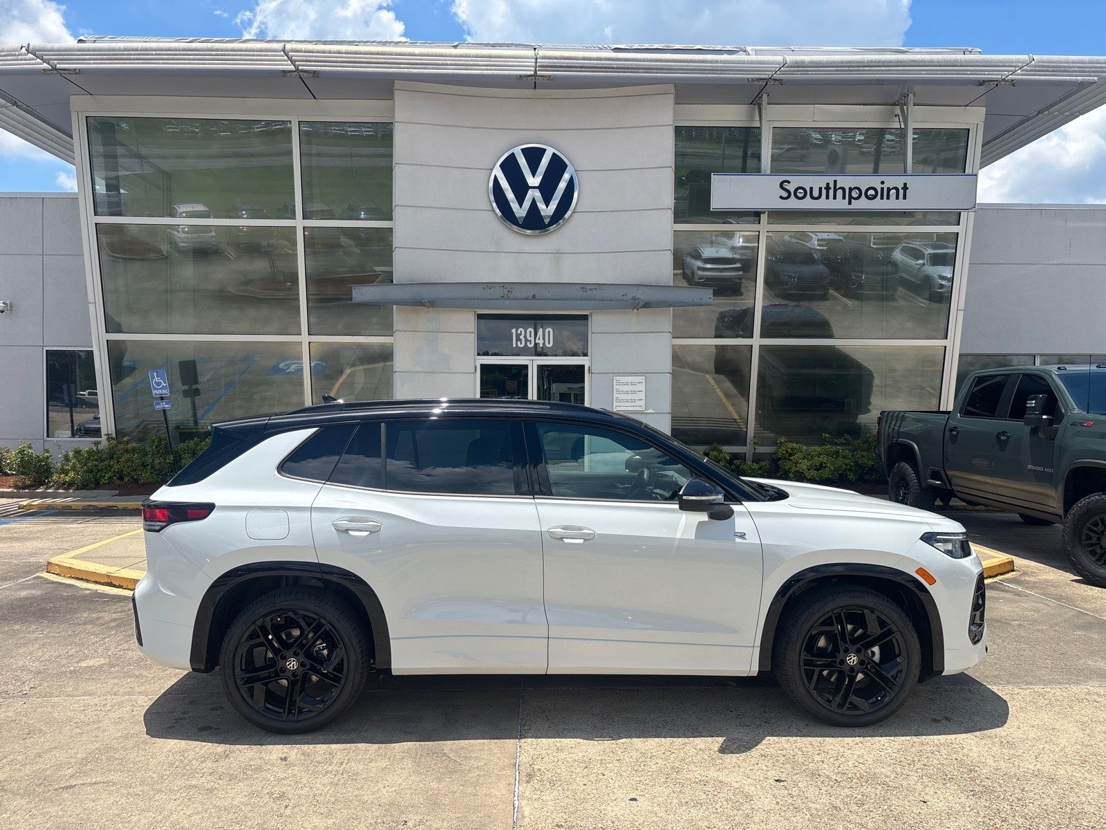 2026 Volkswagen Tiguan SE R-Line Black