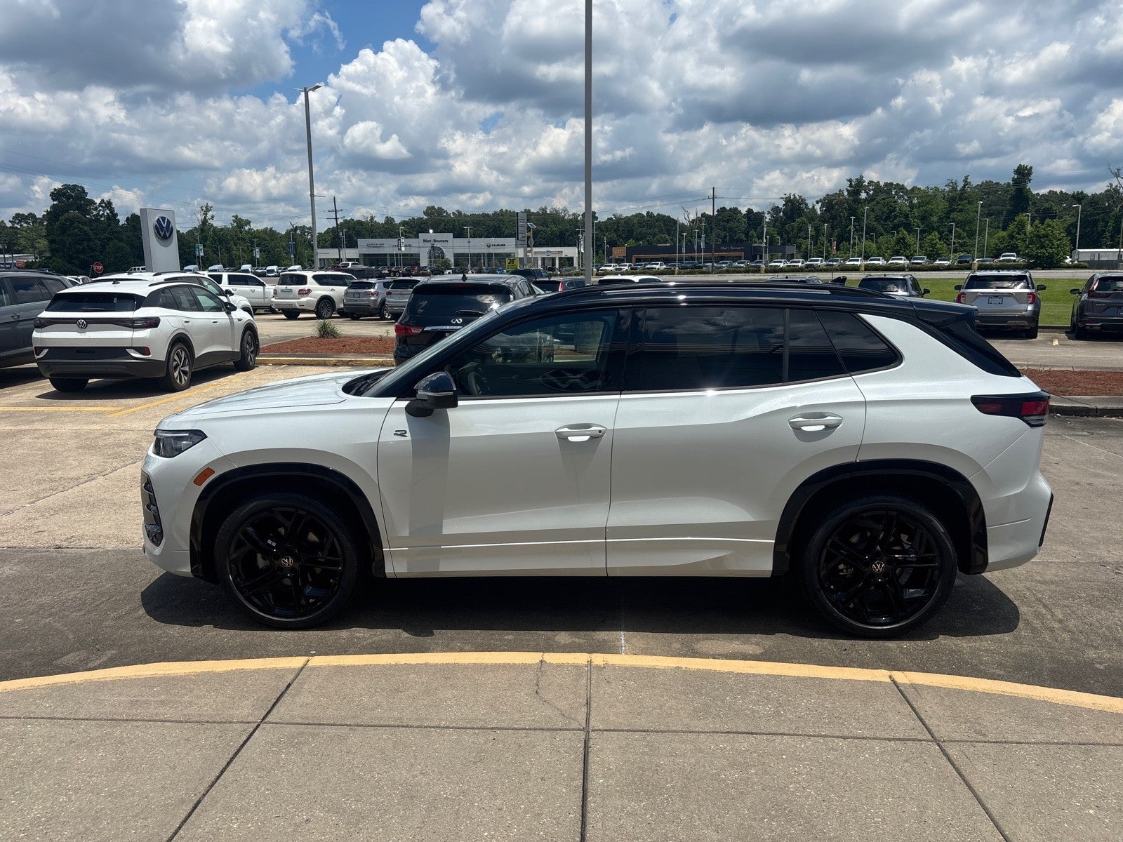 2026 Volkswagen Tiguan SE R-Line Black