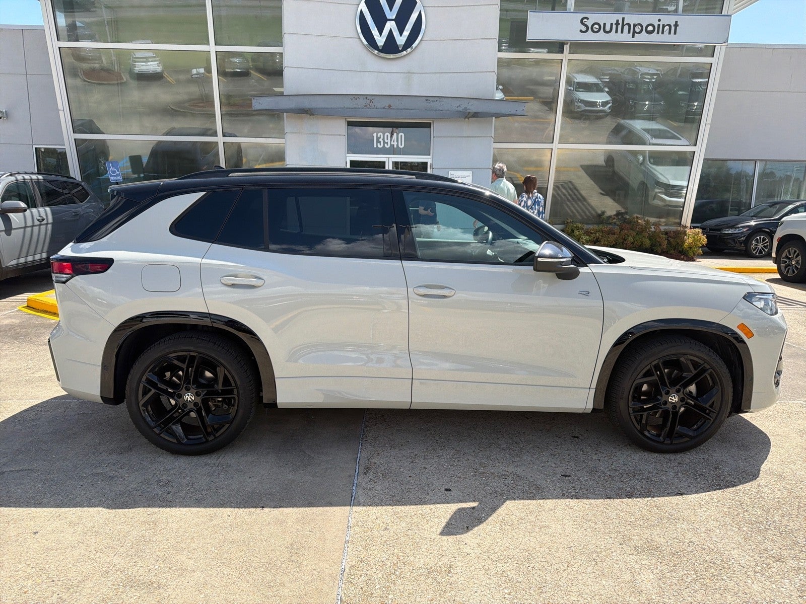 2025 Volkswagen Tiguan SE R-Line Black