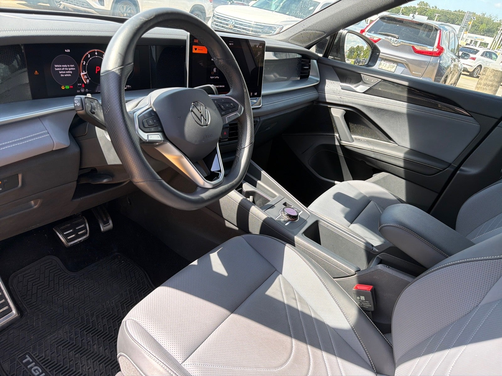 2025 Volkswagen Tiguan SE R-Line Black